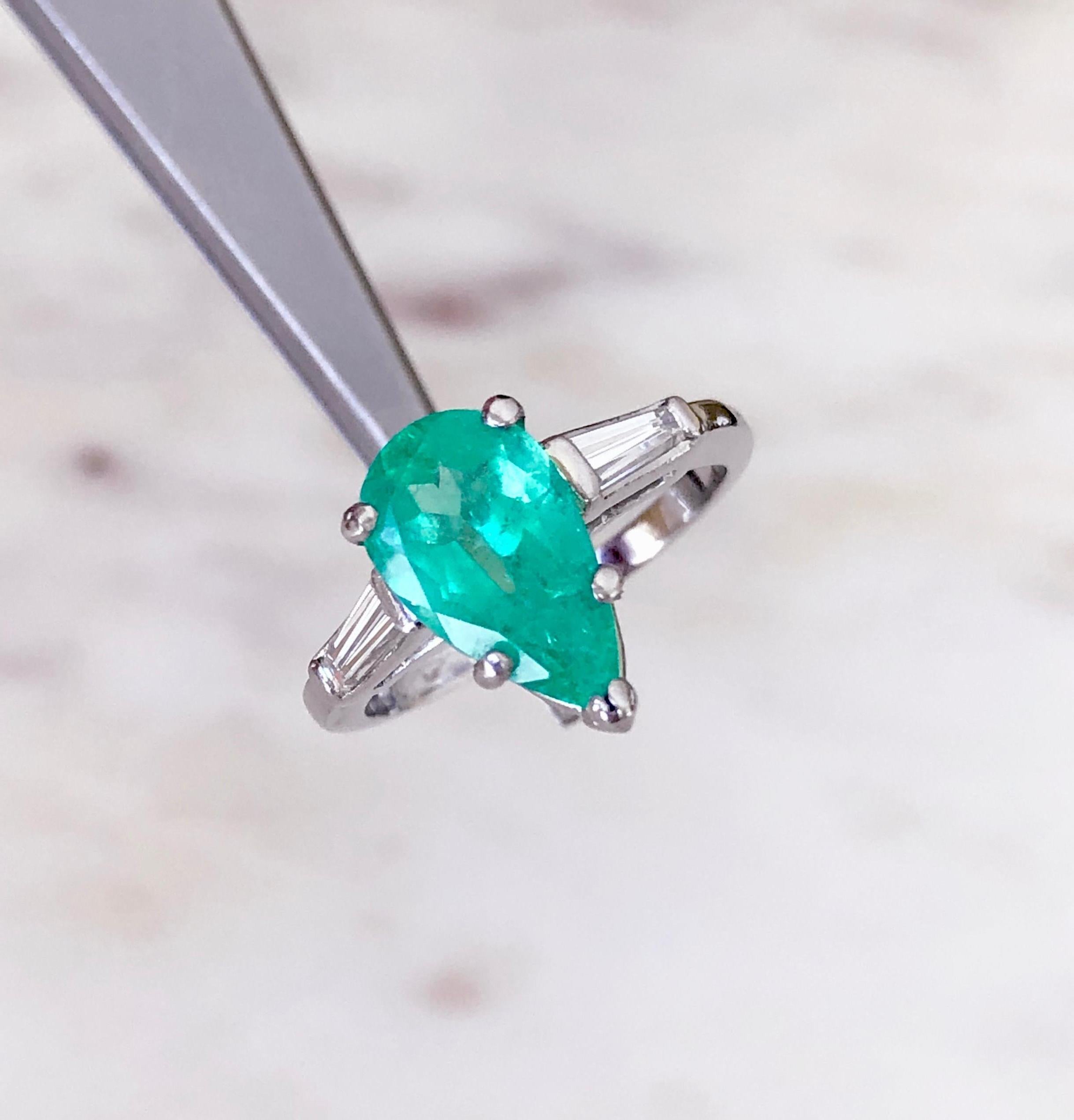 Antique Art-Deco Emerald Diamond Engagement Platinum Ring Pear Shape For Sale 4