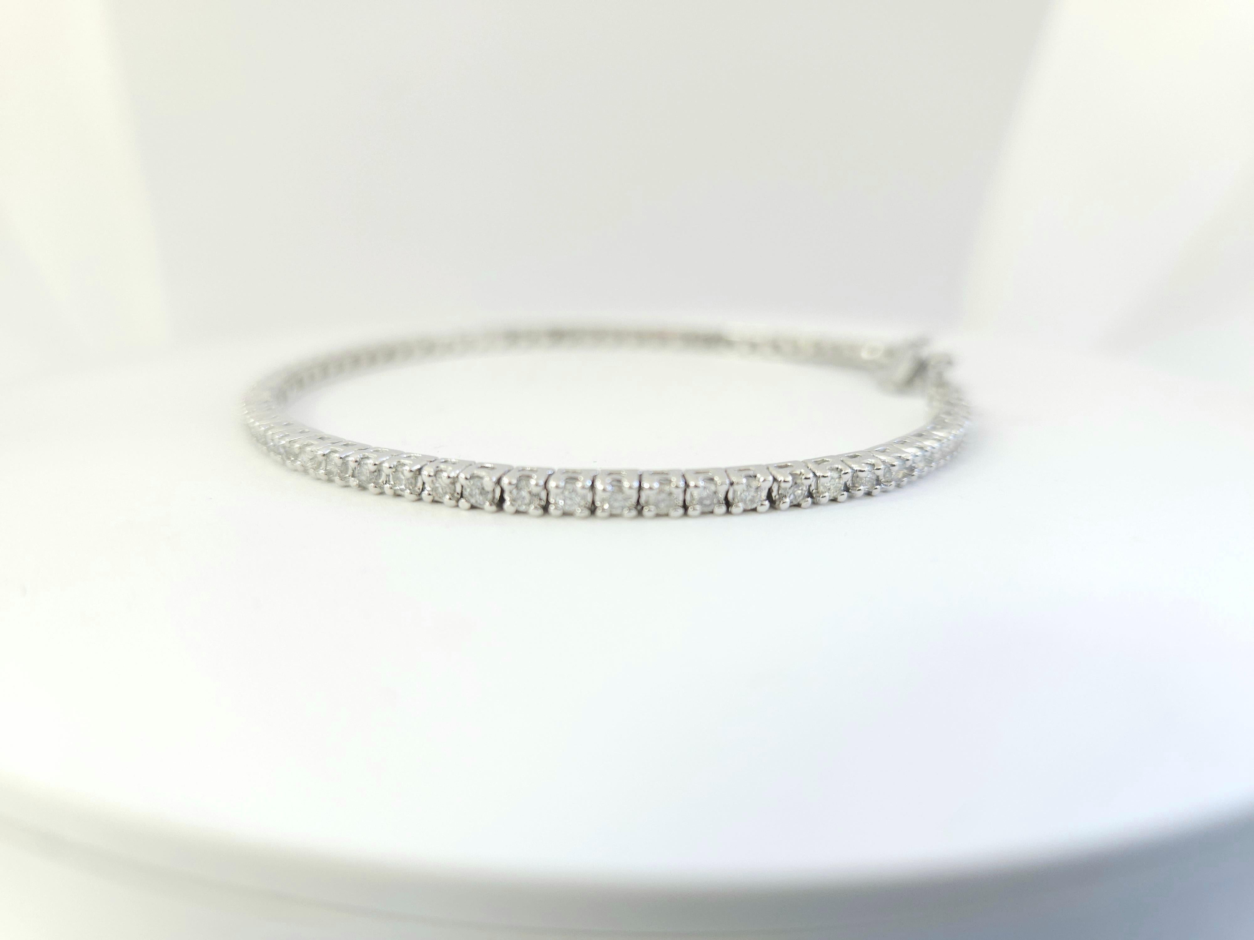 1.84 Carat Round Brilliant Cut Diamond Tennis Bracelet 14 Karat White Gold In New Condition For Sale In Great Neck, NY
