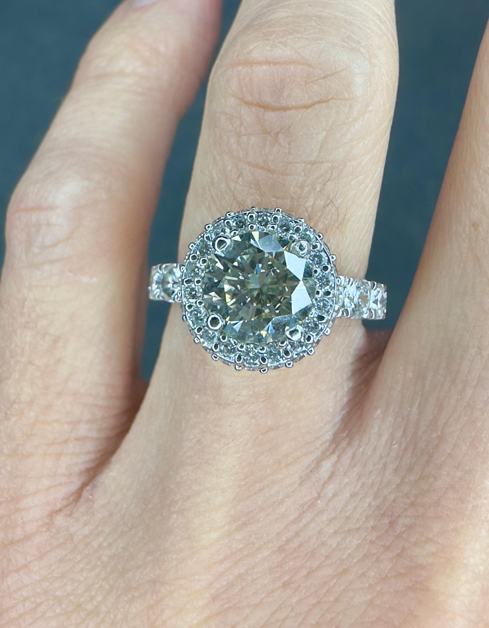 1.84 Carat Round Brilliant Diamond Ring GIA Certified in Platinum Diamond Ring In New Condition For Sale In Houston, TX