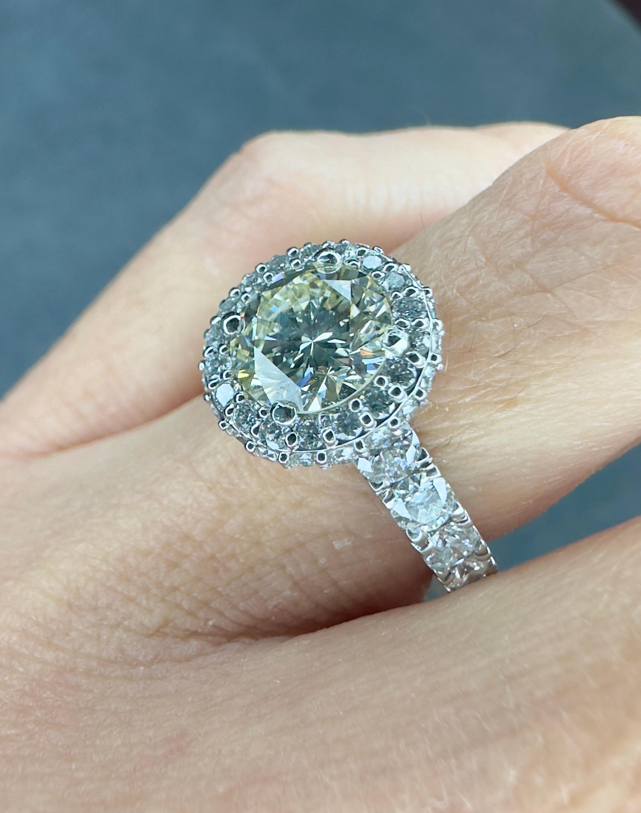 Women's 1.84 Carat Round Brilliant Diamond Ring GIA Certified in Platinum Diamond Ring For Sale