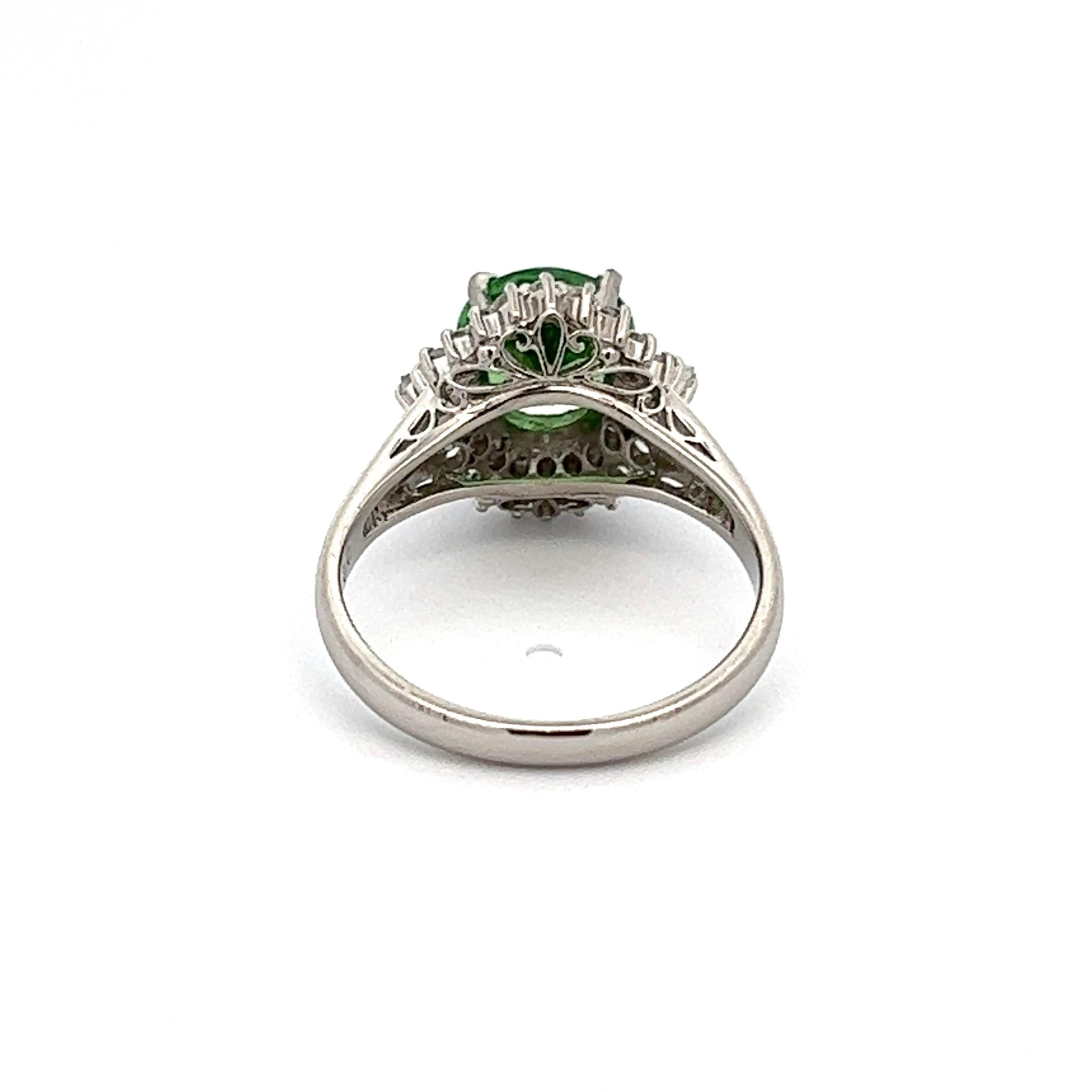 1.84 Carat Round Tsavorite Garnet and Diamond Platinum Ring In Excellent Condition For Sale In Montreal, QC