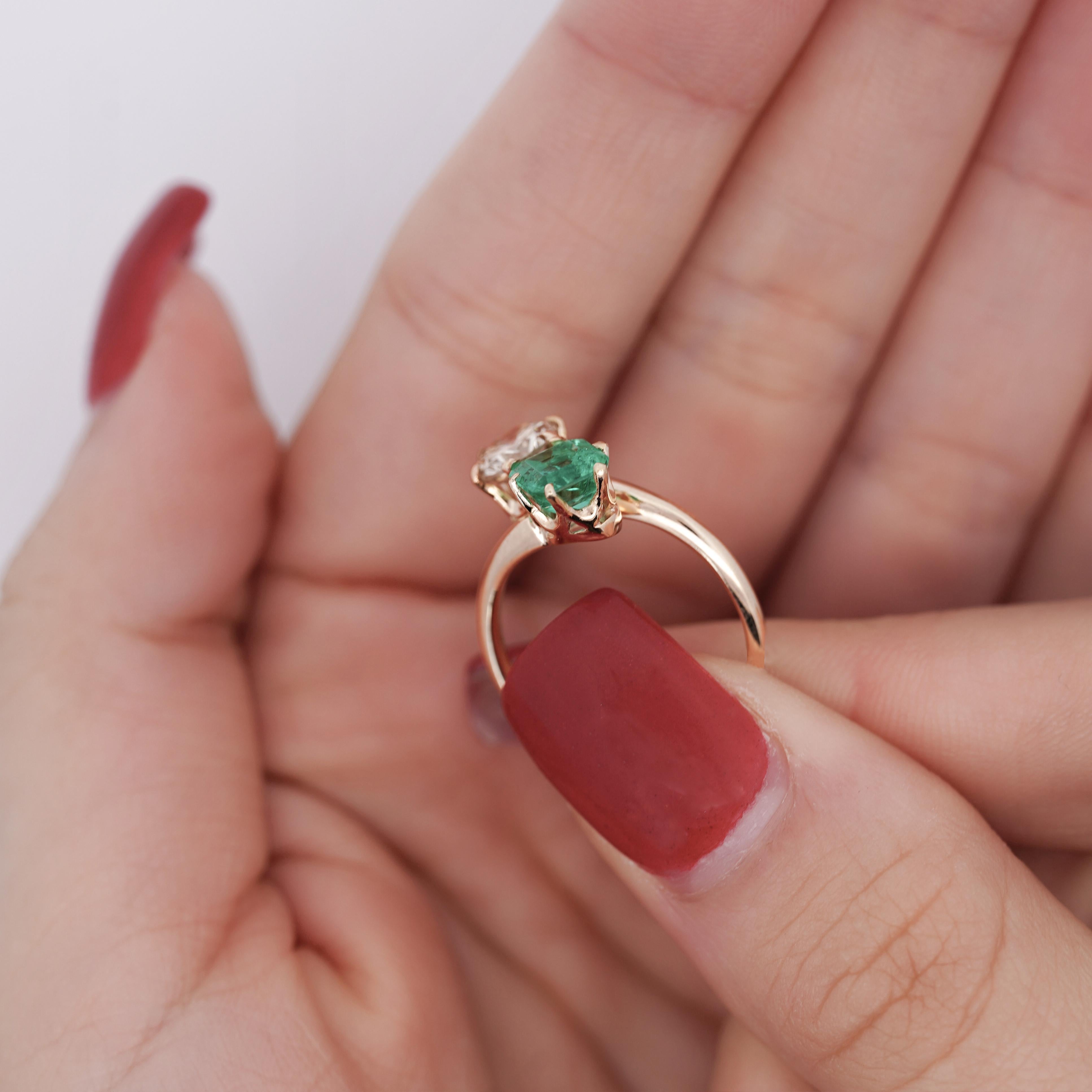 1.84 Carat Square Emerald & Round Diamond 18K Gold Toi et Moi Bypass Ring In New Condition For Sale In Miami, FL