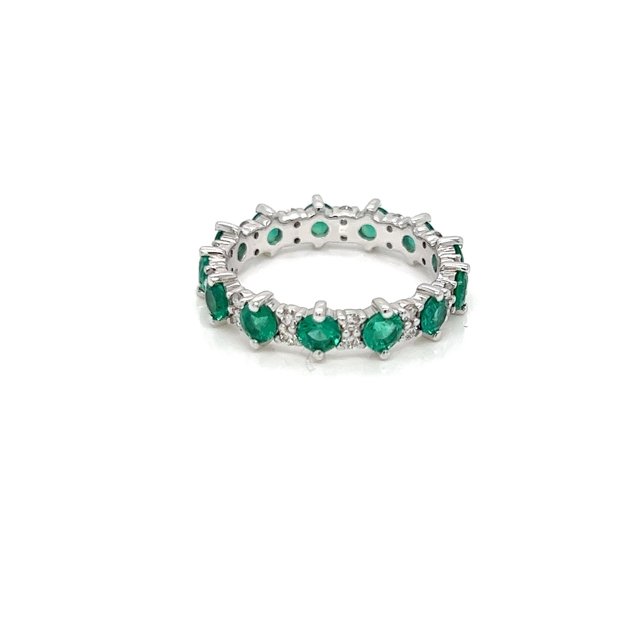 Round Cut 1.84 Carats Emerald and Diamond Eternity Band Ring in 18K White Gold  For Sale