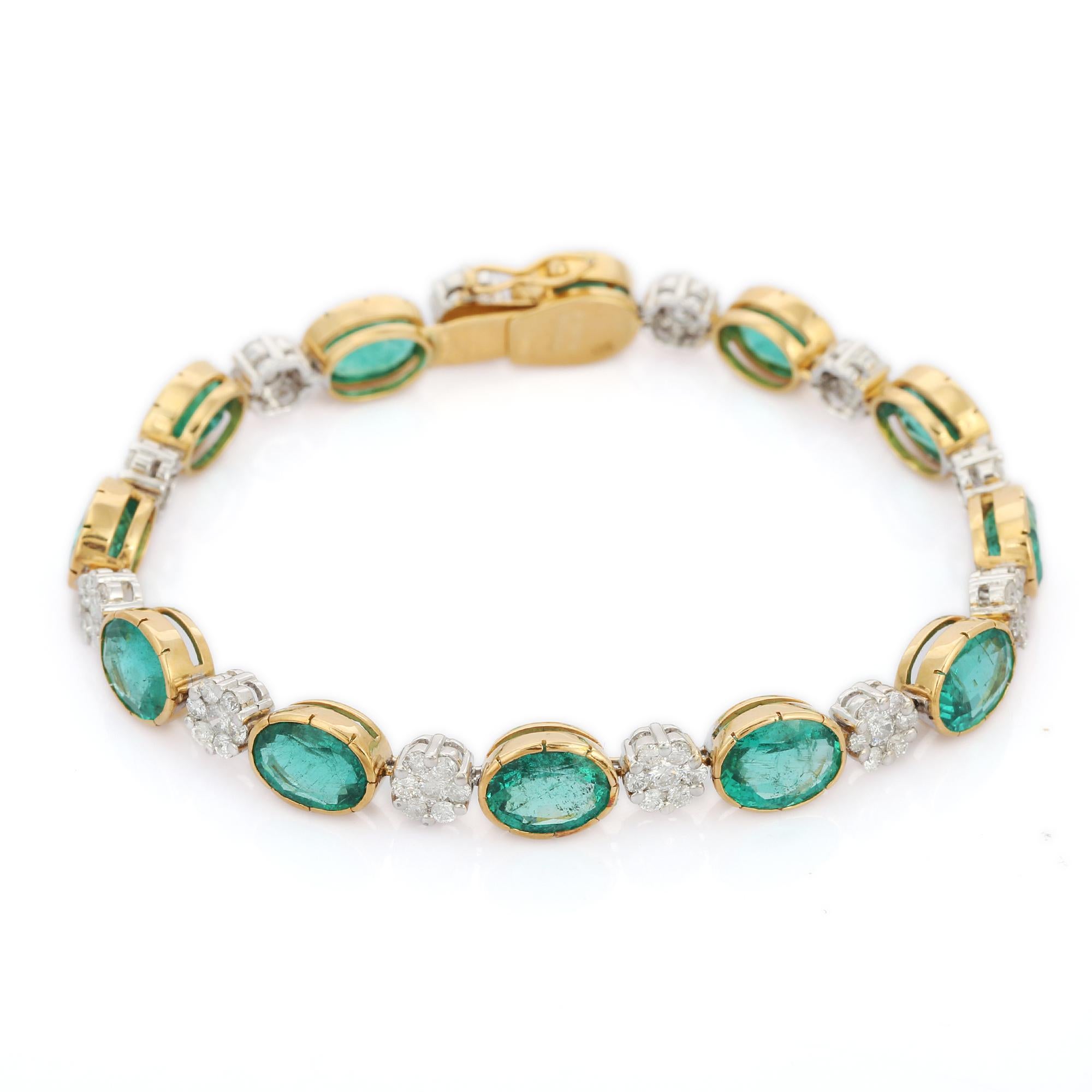 Taille ovale Bracelet tennis en or jaune massif 18 carats avec diamants et émeraudes naturelles de 18,4 carats  en vente