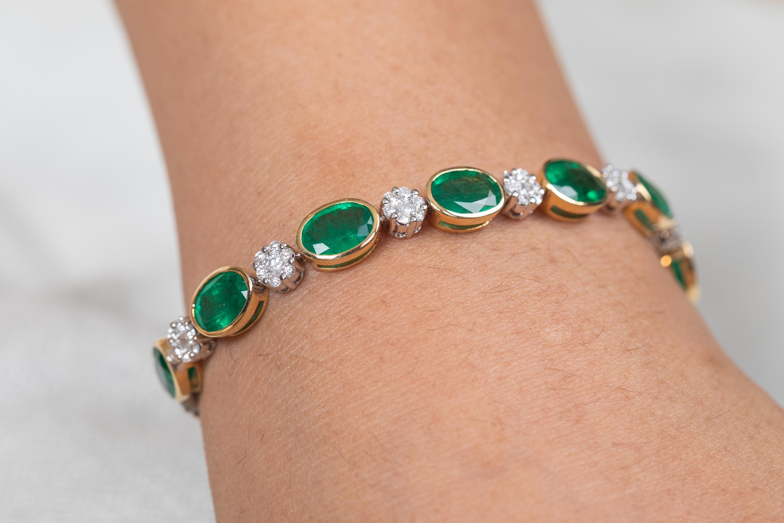 Art Déco Bracciale tennis con diamante smeraldo naturale da 18,4 carati in oro giallo massiccio 18 carati in vendita
