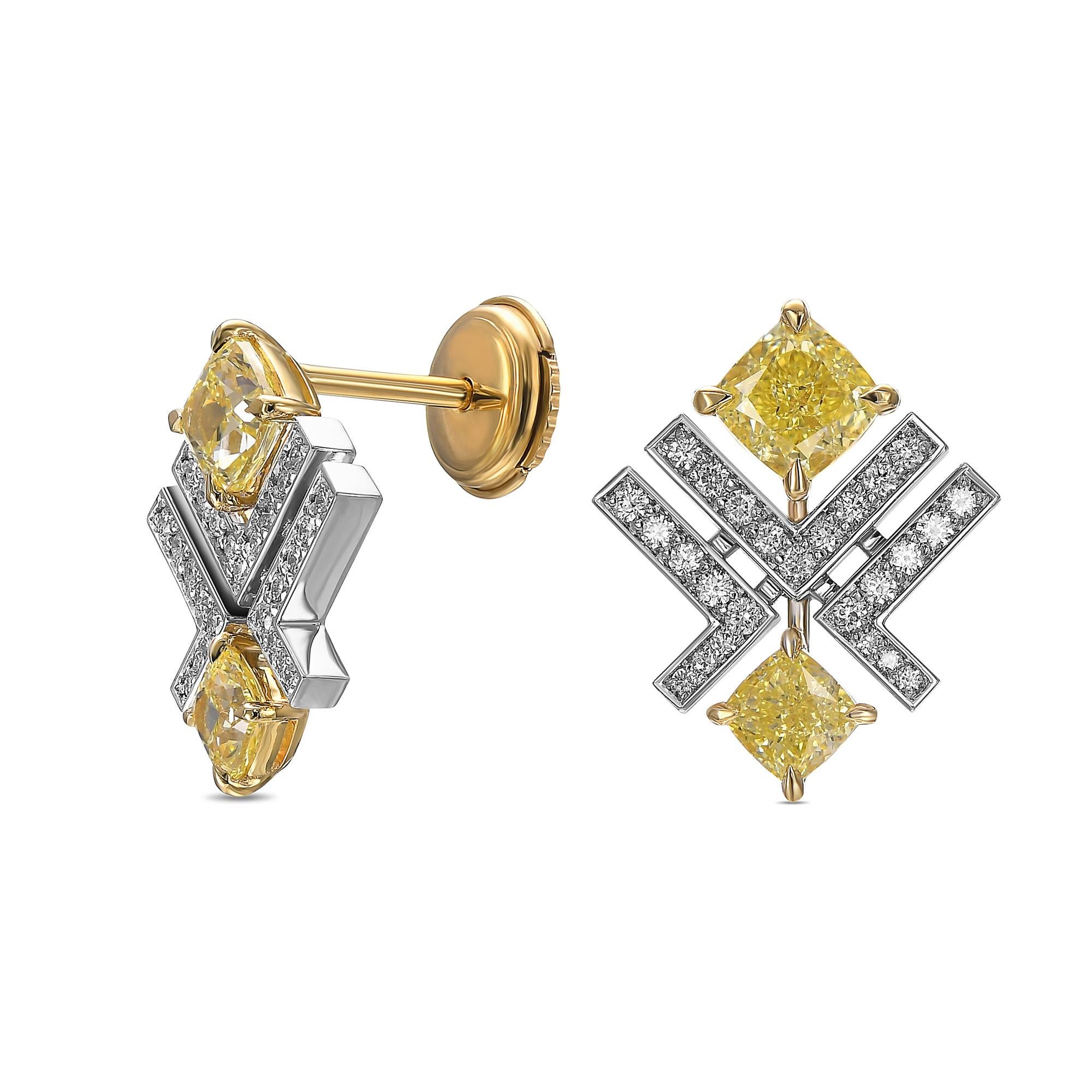Uno splendido paio di orecchini a perno con cuscino e pavé di diamanti gialli, con 4 diamanti gialli, peso totale di 1,84 carati e certificato da GIA.  I diamanti sono incastonati in un design simmetrico a pavé chiuso, con brillanti colorati