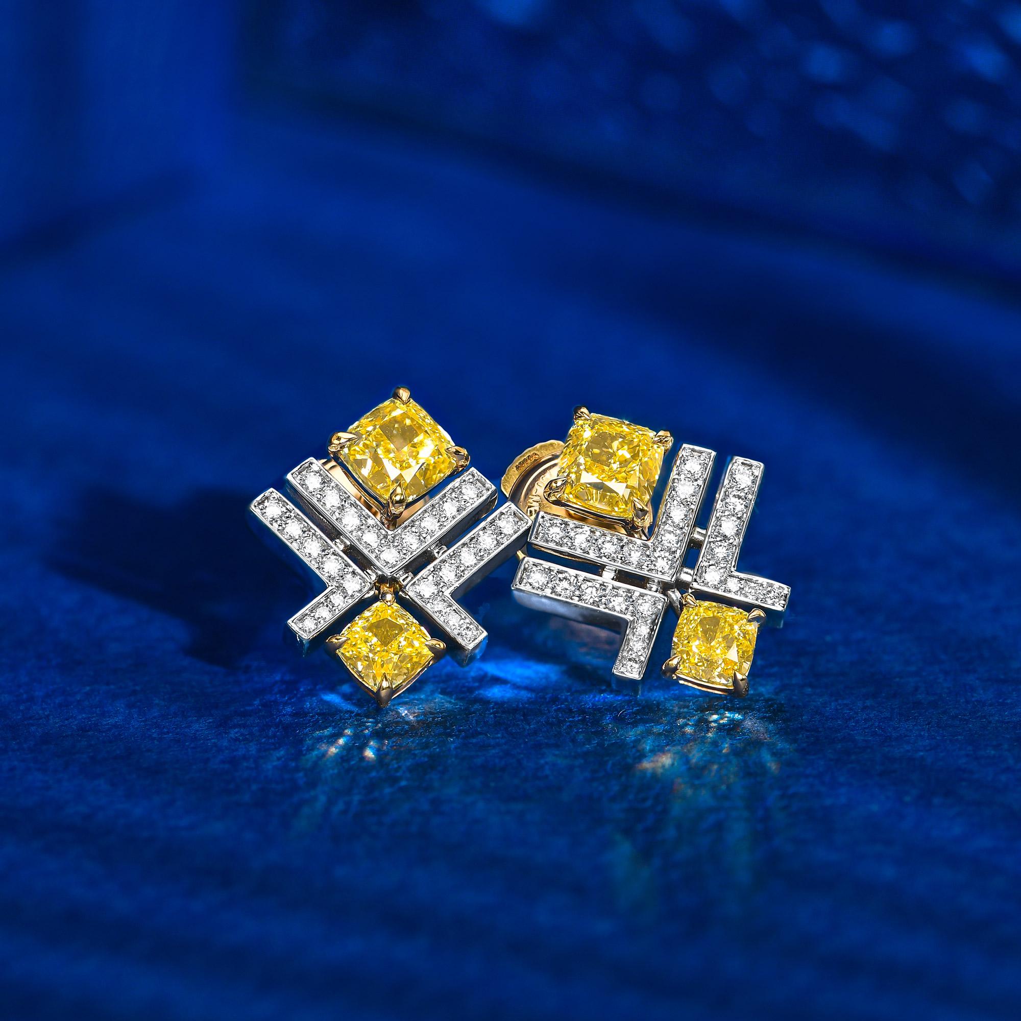 Taglio cuscino Orecchini con diamanti a cuscino e pavé di 1,84 carati certificati GIA di CS's in vendita