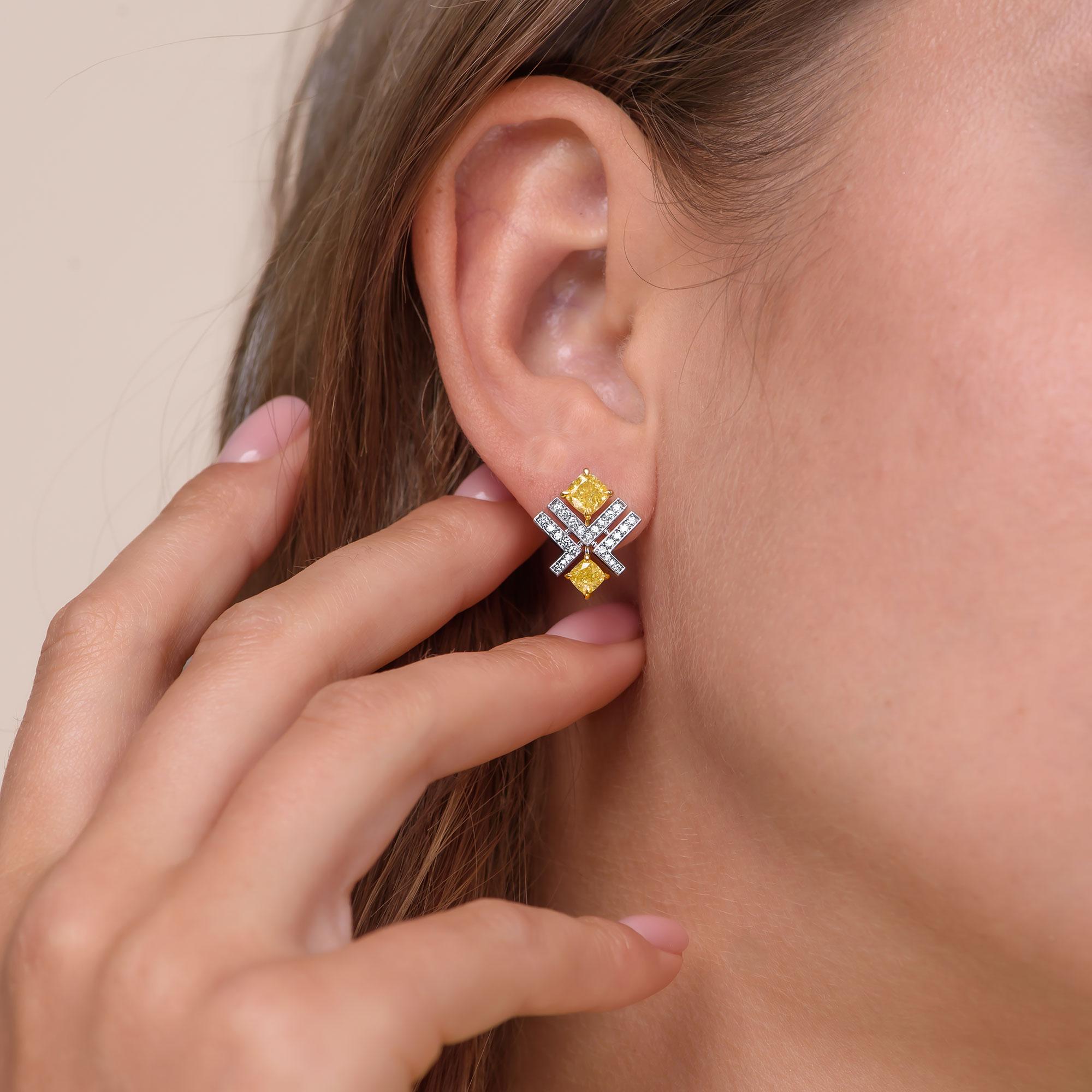 Orecchini con diamanti a cuscino e pavé di 1,84 carati certificati GIA di CS's In condizioni Nuovo in vendita a New York, NY