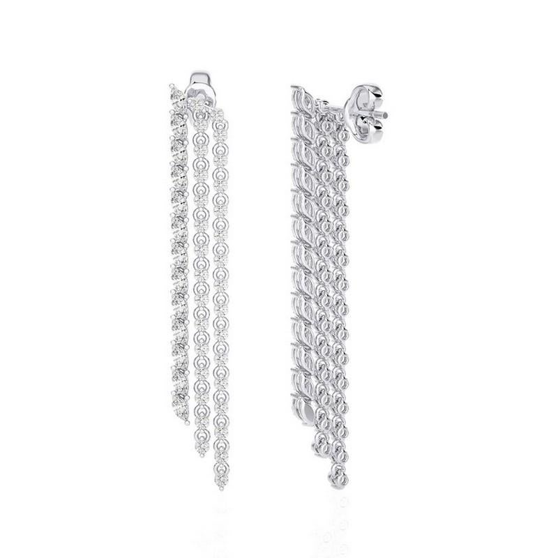 Panoramica:
Gli orecchini pendenti della Collection'S sono un pezzo straordinario ed elegante, con 1,84 carati di diamanti incastonati in oro bianco 14K. Questi orecchini combinano l'elegante lucentezza dell'oro bianco con l'abbagliante scintillio