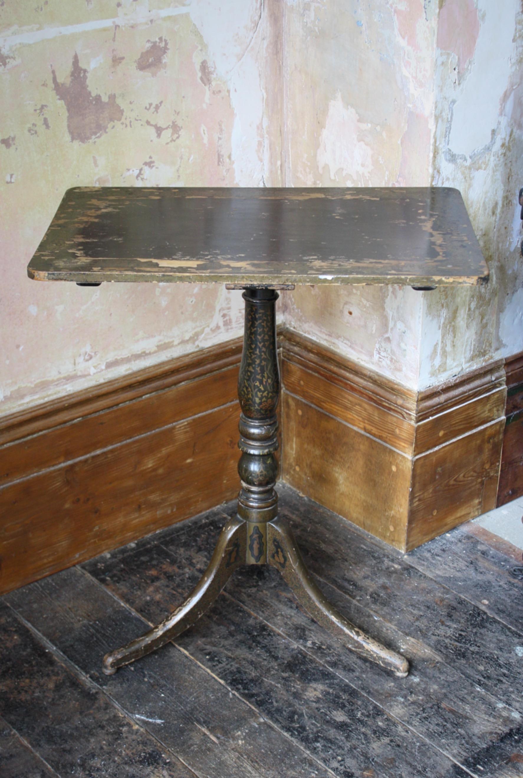 1840 19th Century Black Lacquered Chinoiserie Tripod Wine Side Table In Good Condition For Sale In Lowestoft, GB