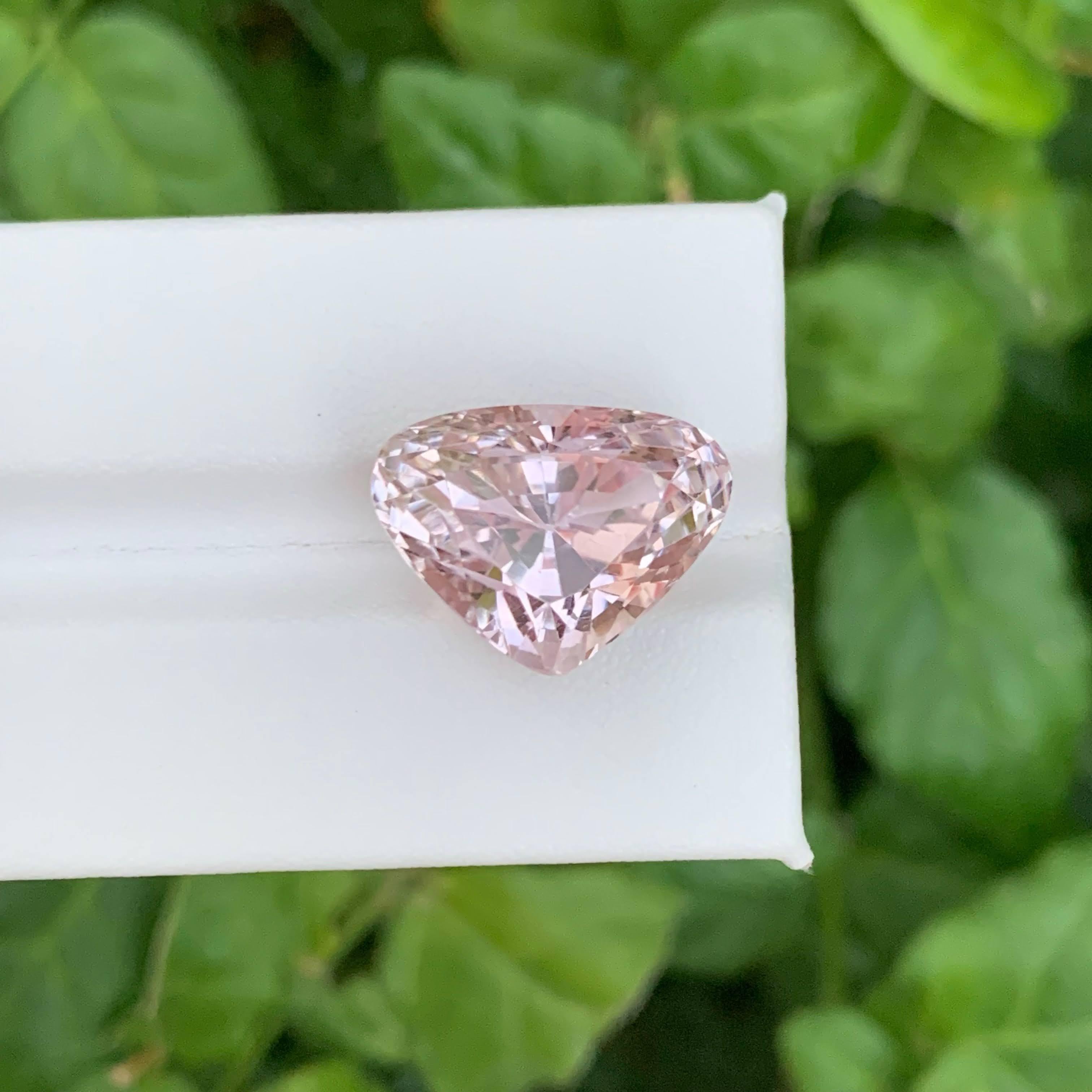 18.40 Carat Natural Loose Peachy Pink Kunzite Fancy Trillion Cut Afghan Gemstone (pierre précieuse afghane) en vente 1