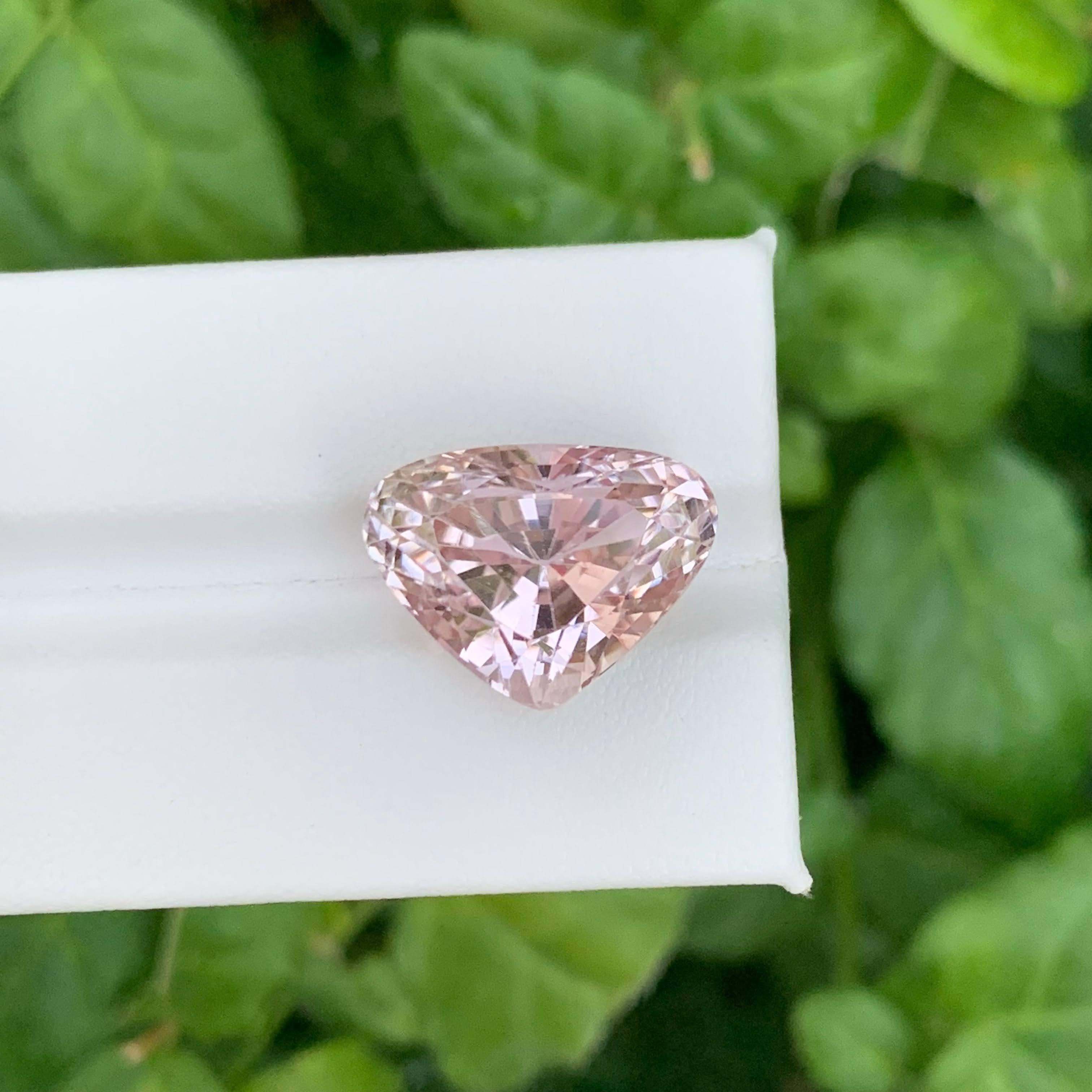 18.40 Carat Natural Loose Peachy Pink Kunzite Fancy Trillion Cut Afghan Gemstone (pierre précieuse afghane) en vente 3