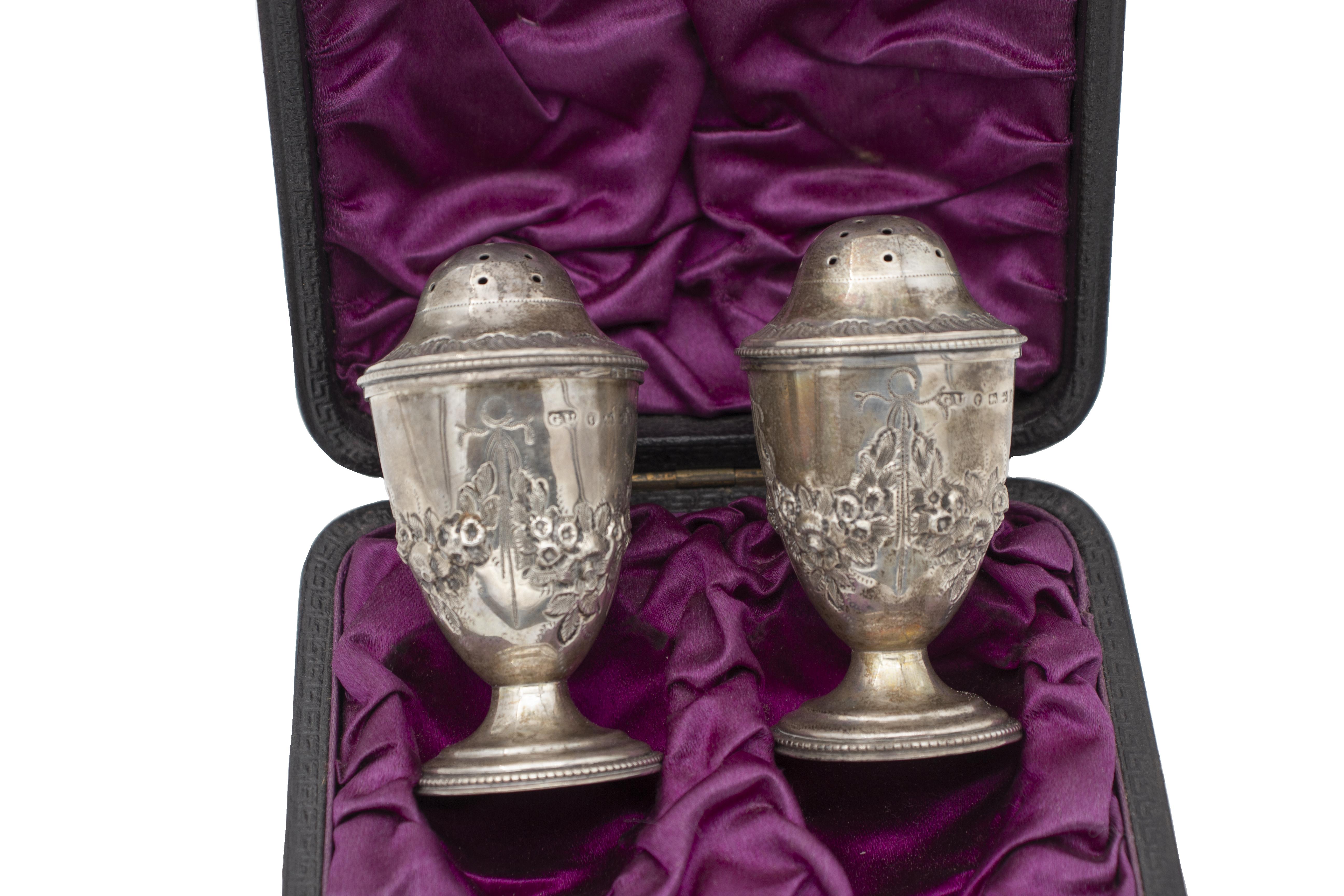 Retro 1840 Silver Retrò Salt and Pepper English Set in Silver  For Sale