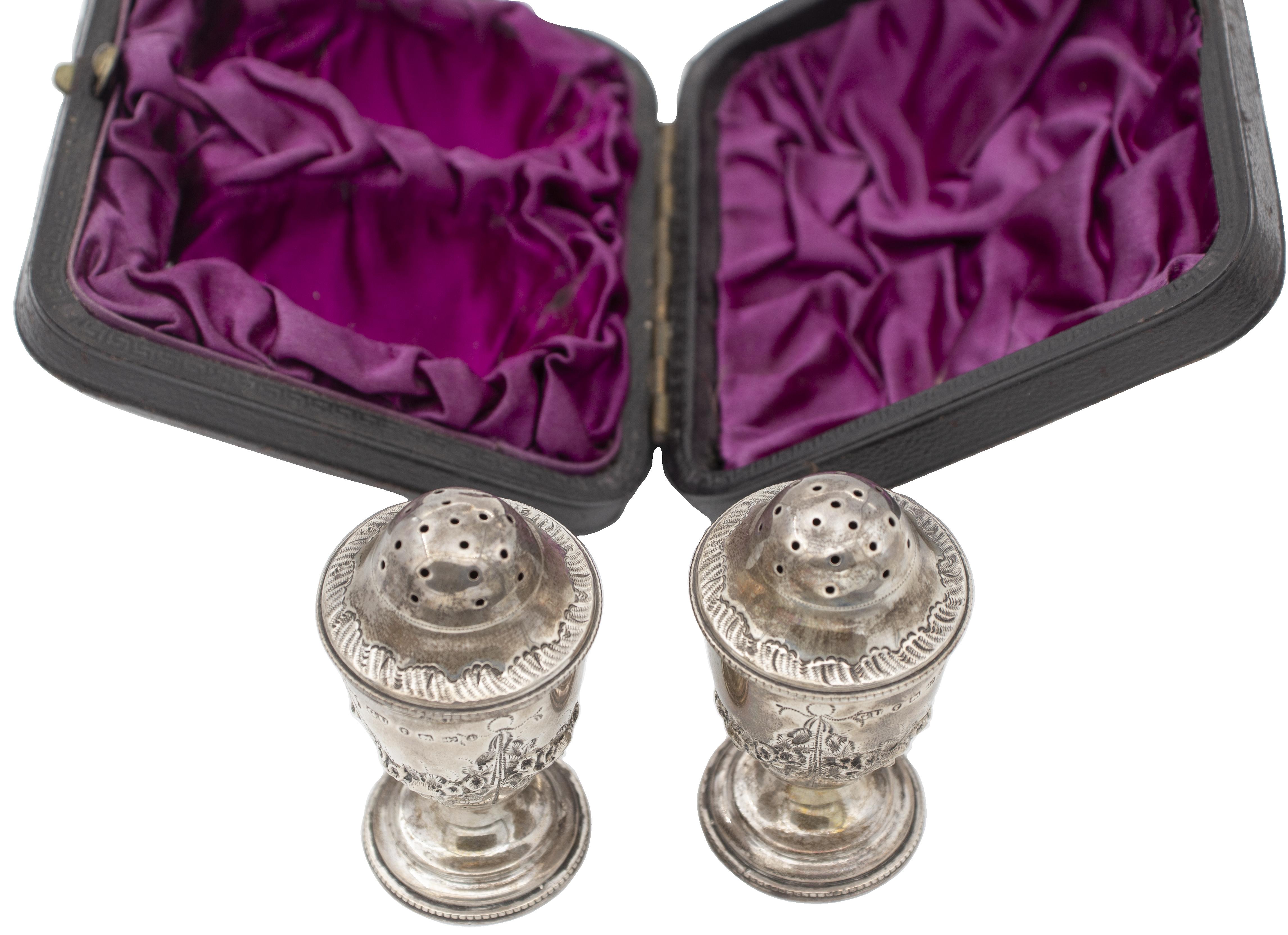1840 Silver Retrò Salt and Pepper English Set in Silver  In Good Condition For Sale In Marcianise, Marcianise (CE)