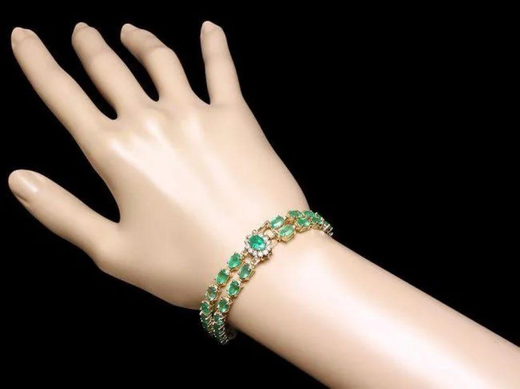 18.40ct Natural Emerald and Diamond 18K Solid Yellow Gold Bracelet In New Condition For Sale In Los Angeles, CA