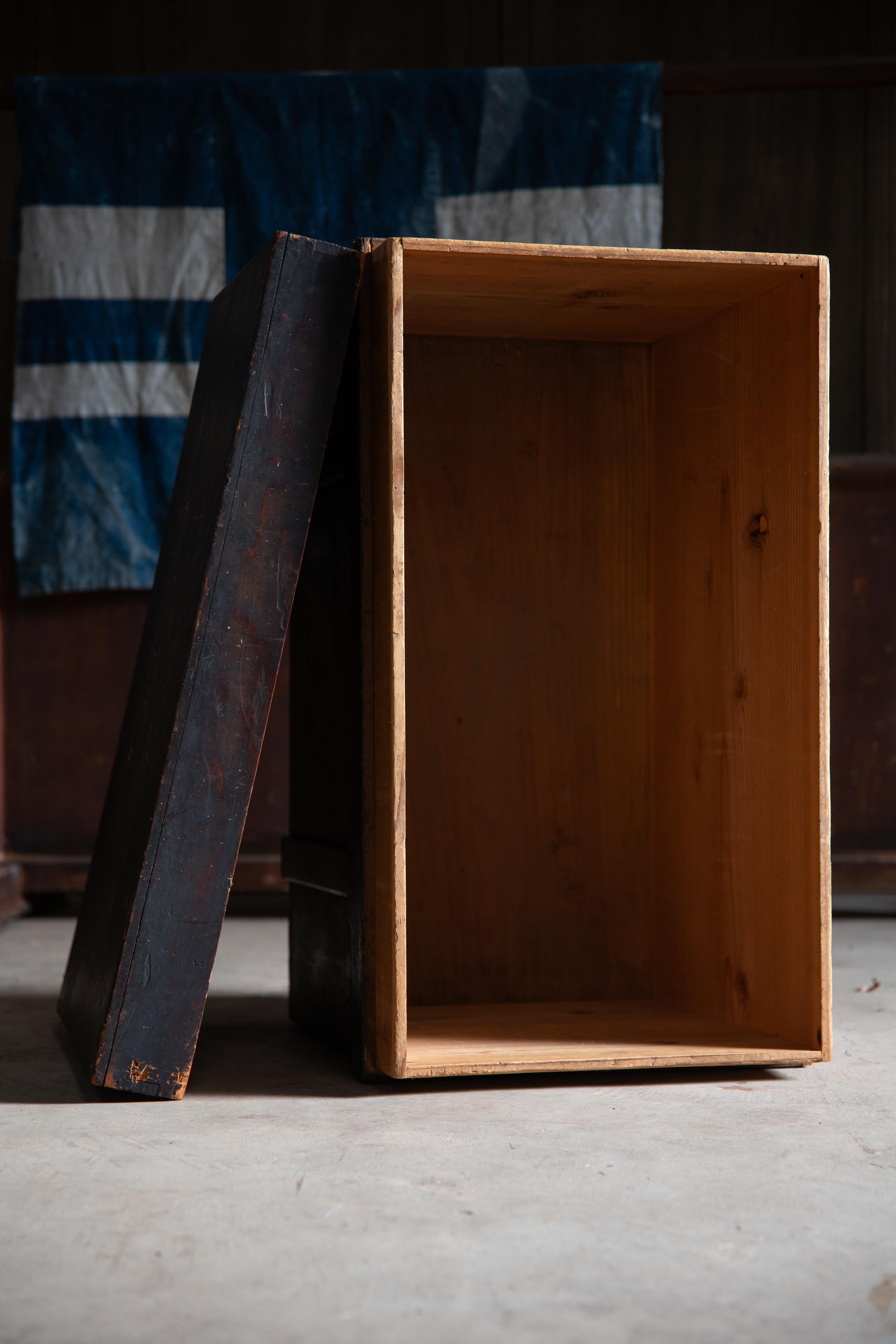 Cassapanca antica giapponese di Edo del 1840-1860 in legno nero con coperchio, wabi sabi in vendita 5