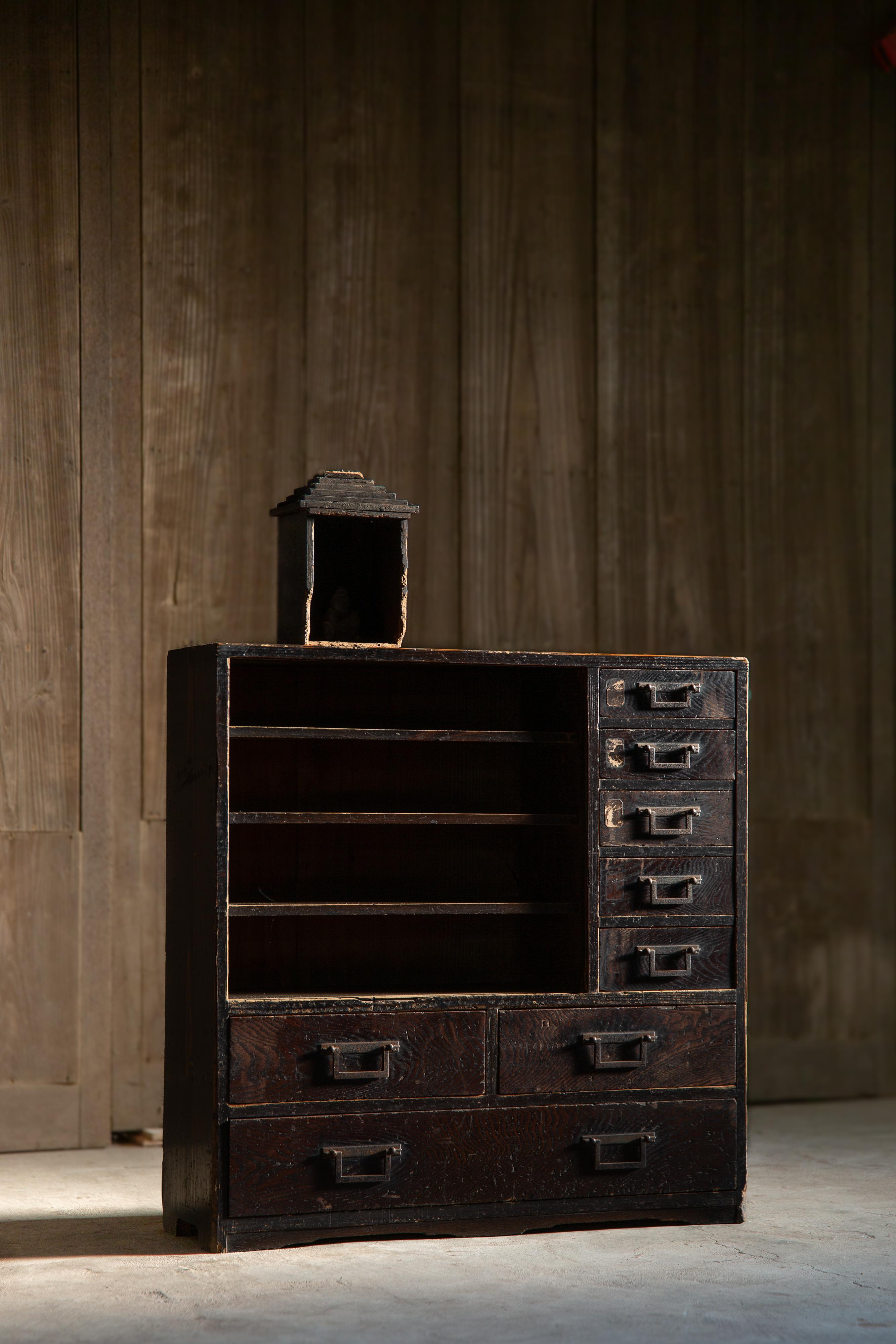 1840s-1860s Edo Japanese antique wabi sabi desk organizer Tansu chest of drawers In Good Condition For Sale In 常陸大宮市, JP