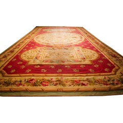 Tappeto di lana Aubusson classico francese a trama piatta oversize del 1840 con fondo rosso