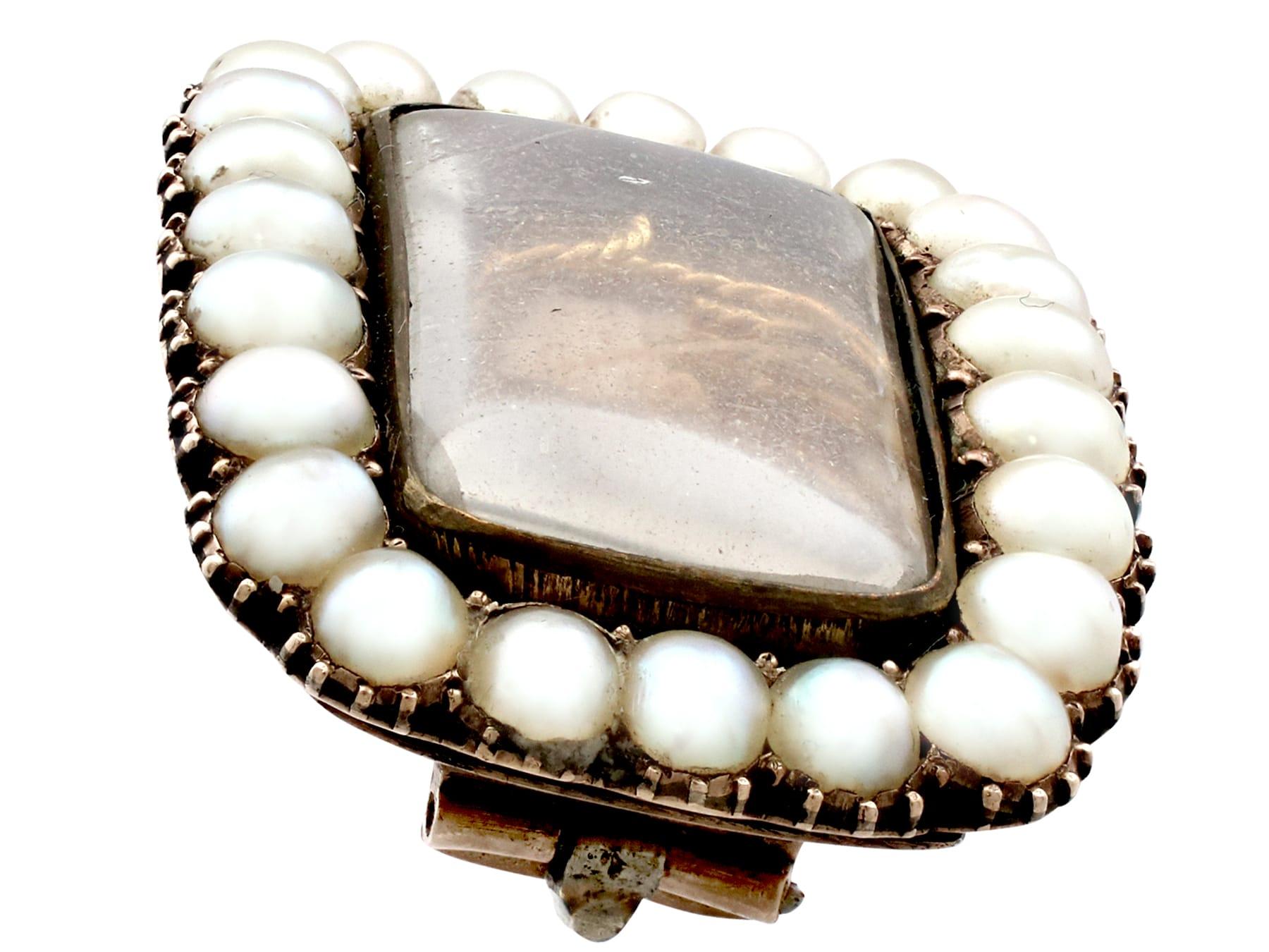 An impressive antique Victorian seed pearl and 9k yellow gold memorial brooch; part of our diverse antique jewellery and estate jewelry collections.

This fine and impressive Victorian brooch has been crafted in 9k yellow gold.

The rectangular