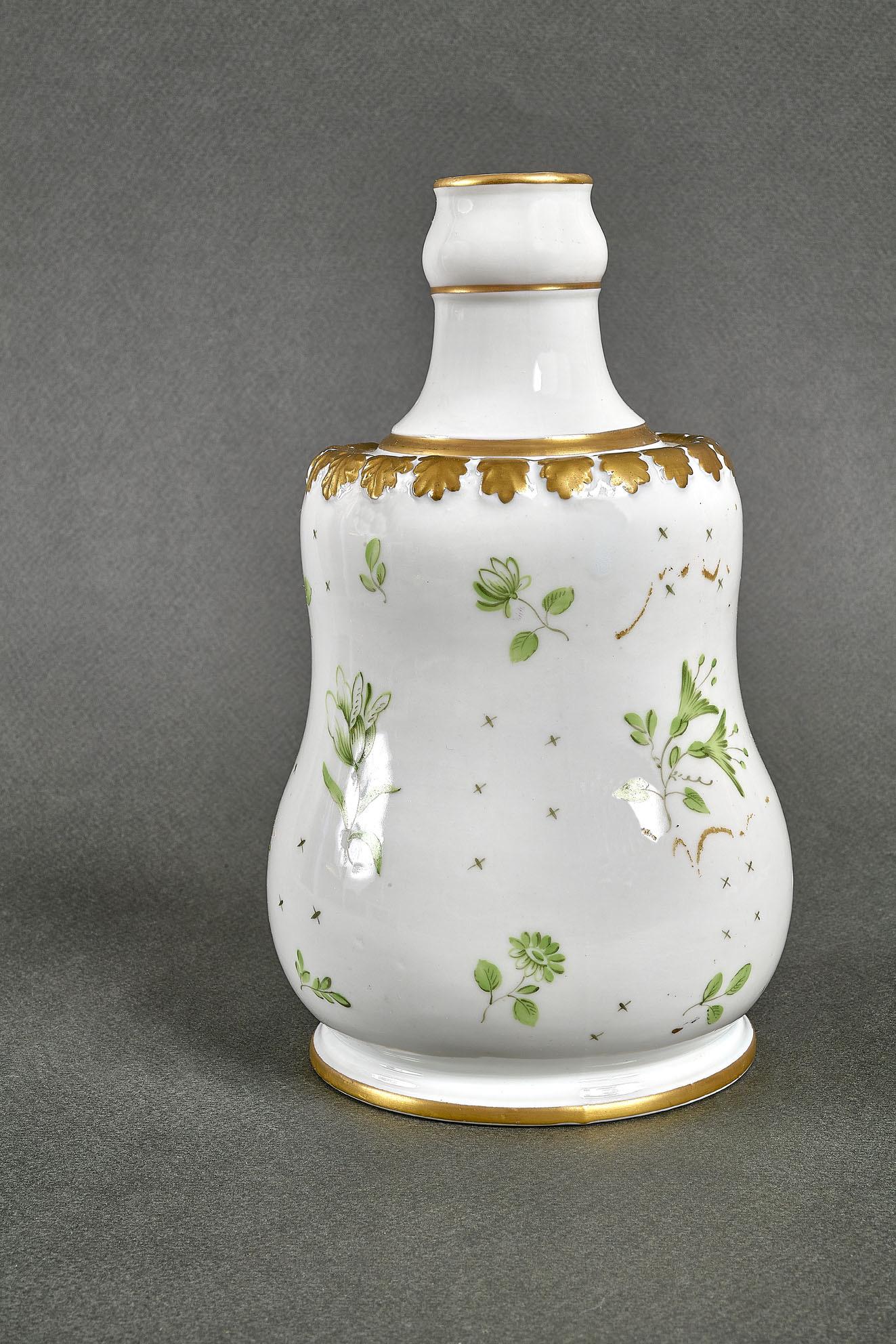 Charles X Vase en porcelaine de Dresden signé et peint à la main dans les années 1840 en vente