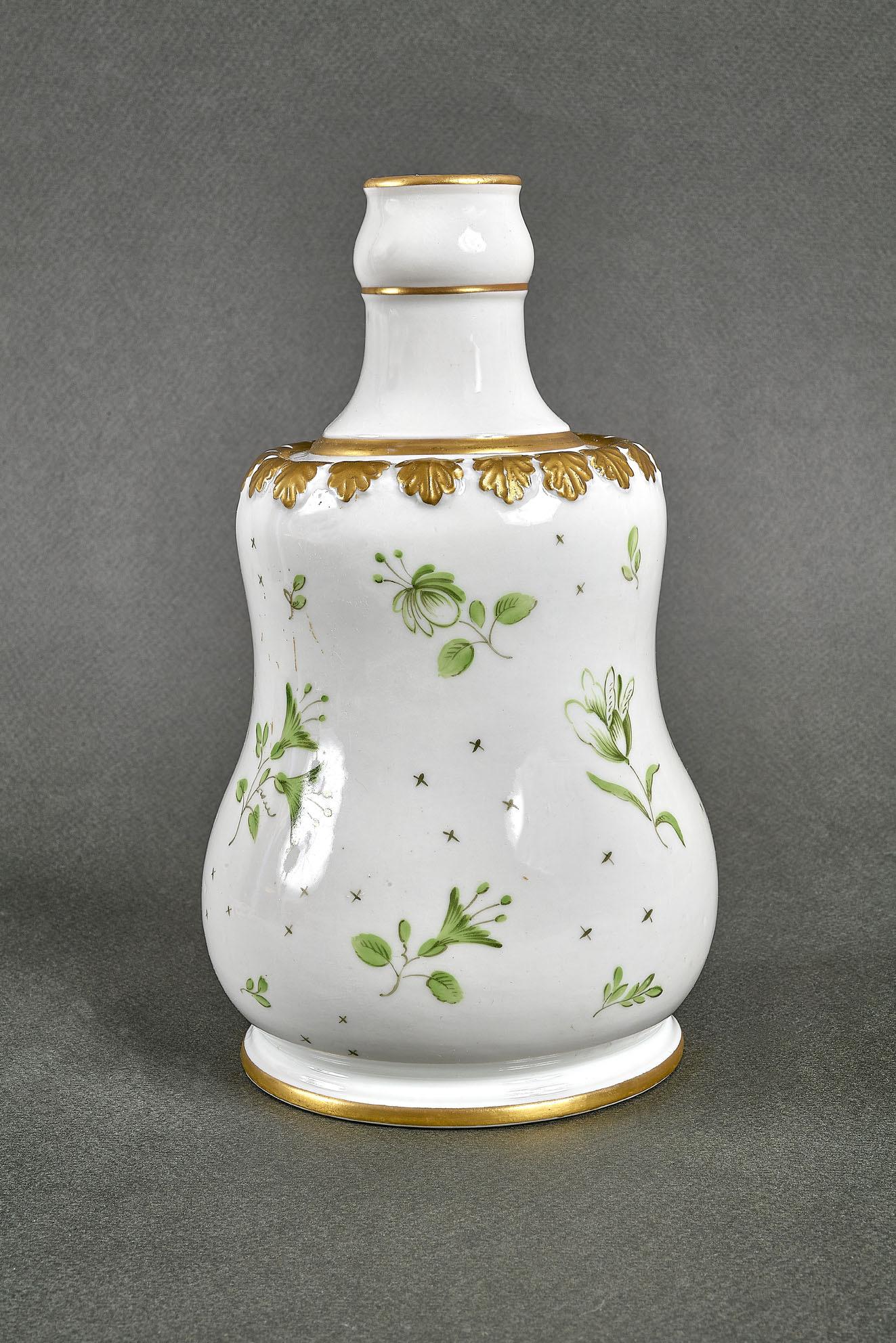 Peint à la main Vase en porcelaine de Dresden signé et peint à la main dans les années 1840 en vente