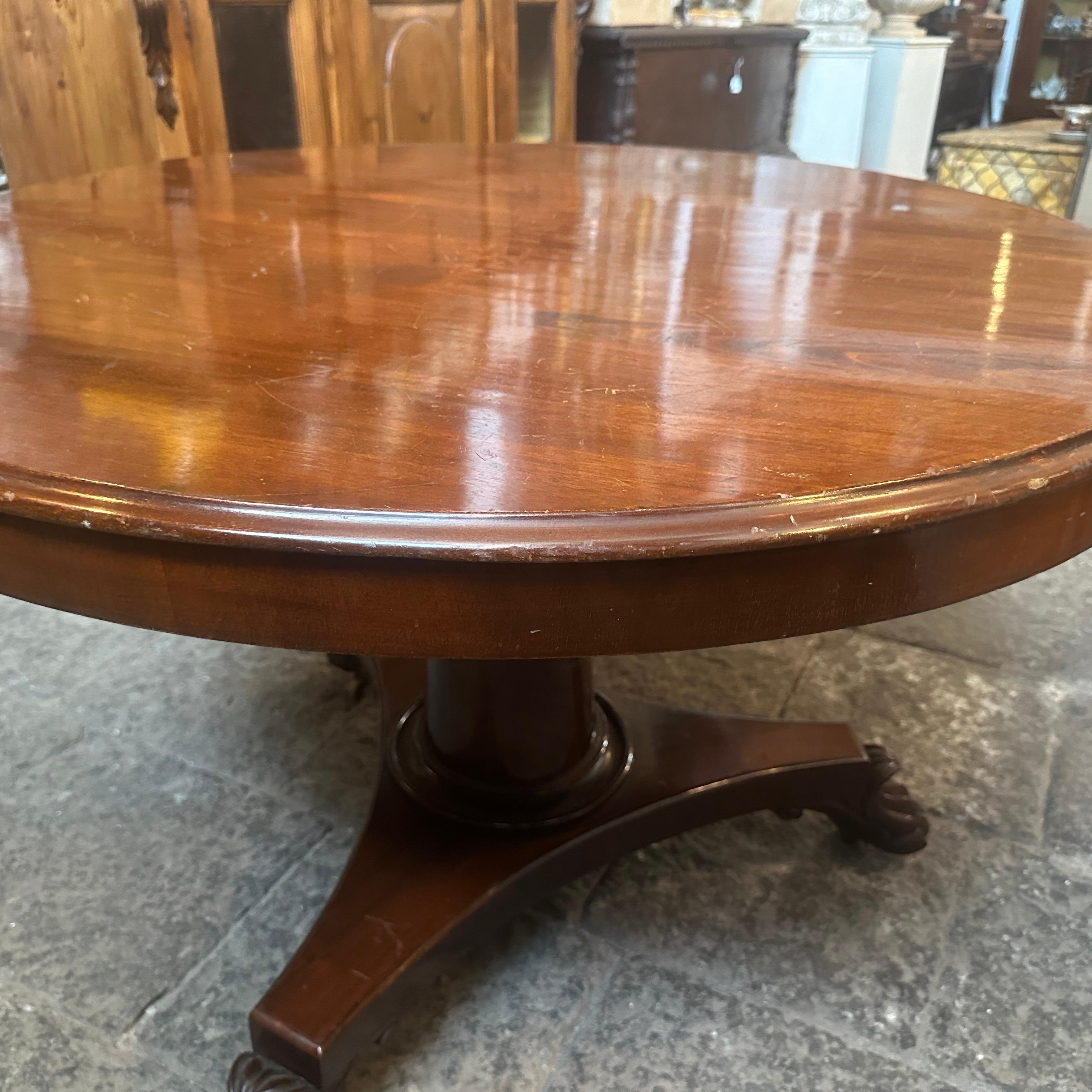 1840s Empire Veneered Mahogany Wood Sicilian Round Tilt-Top Table For Sale 1