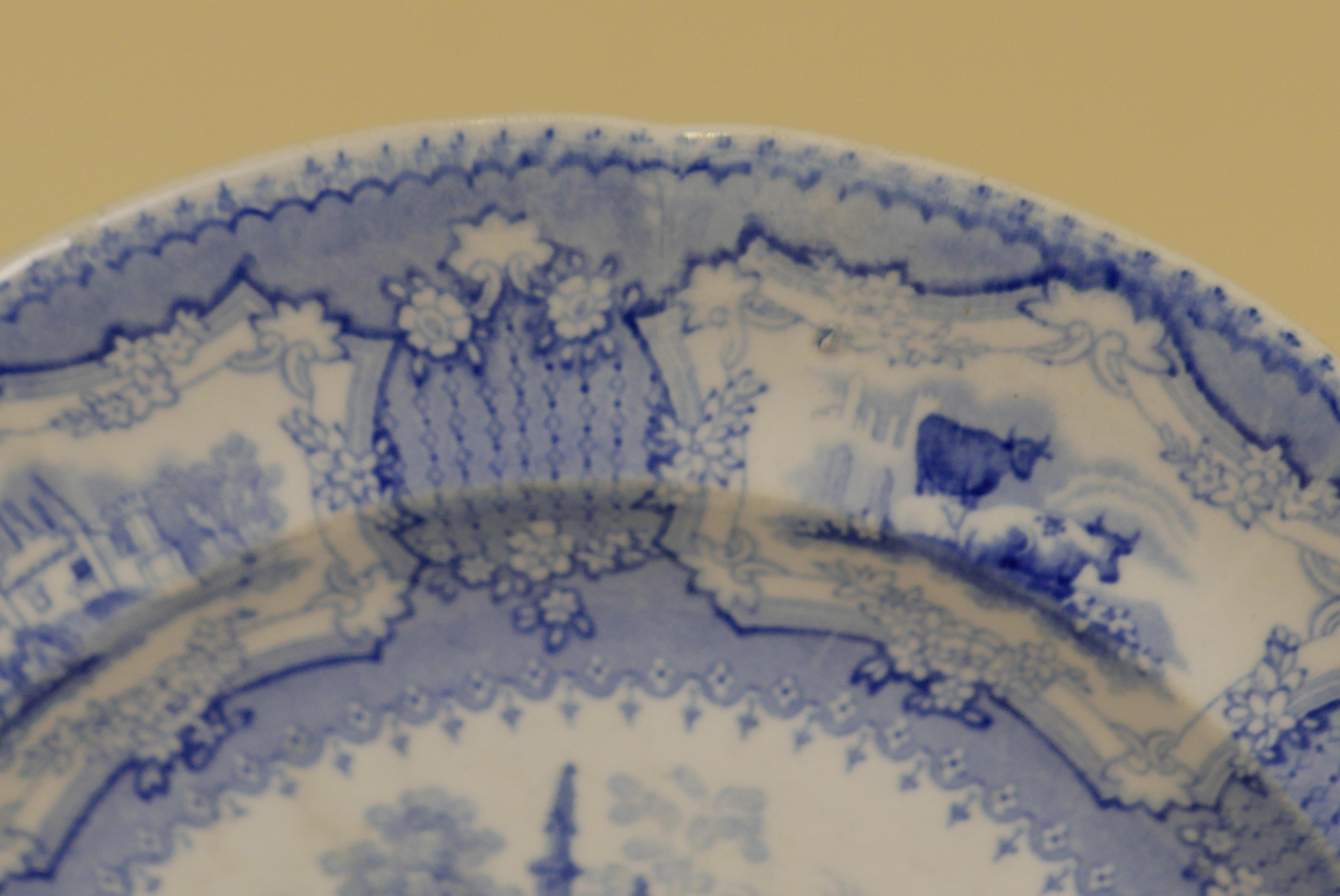 1840s English Blue and White Transfer Earthenware Arcadia Pattern Dinner Plate In Good Condition For Sale In Milan, IT