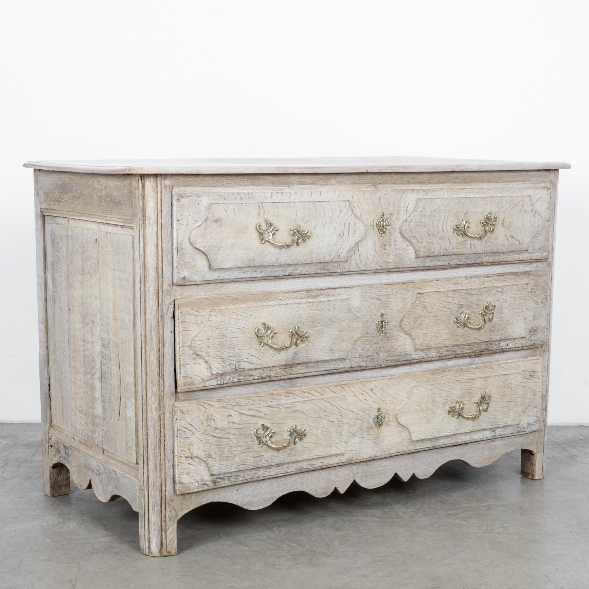 1840s French Bleached Oak Chest of Drawers In Good Condition In High Point, NC