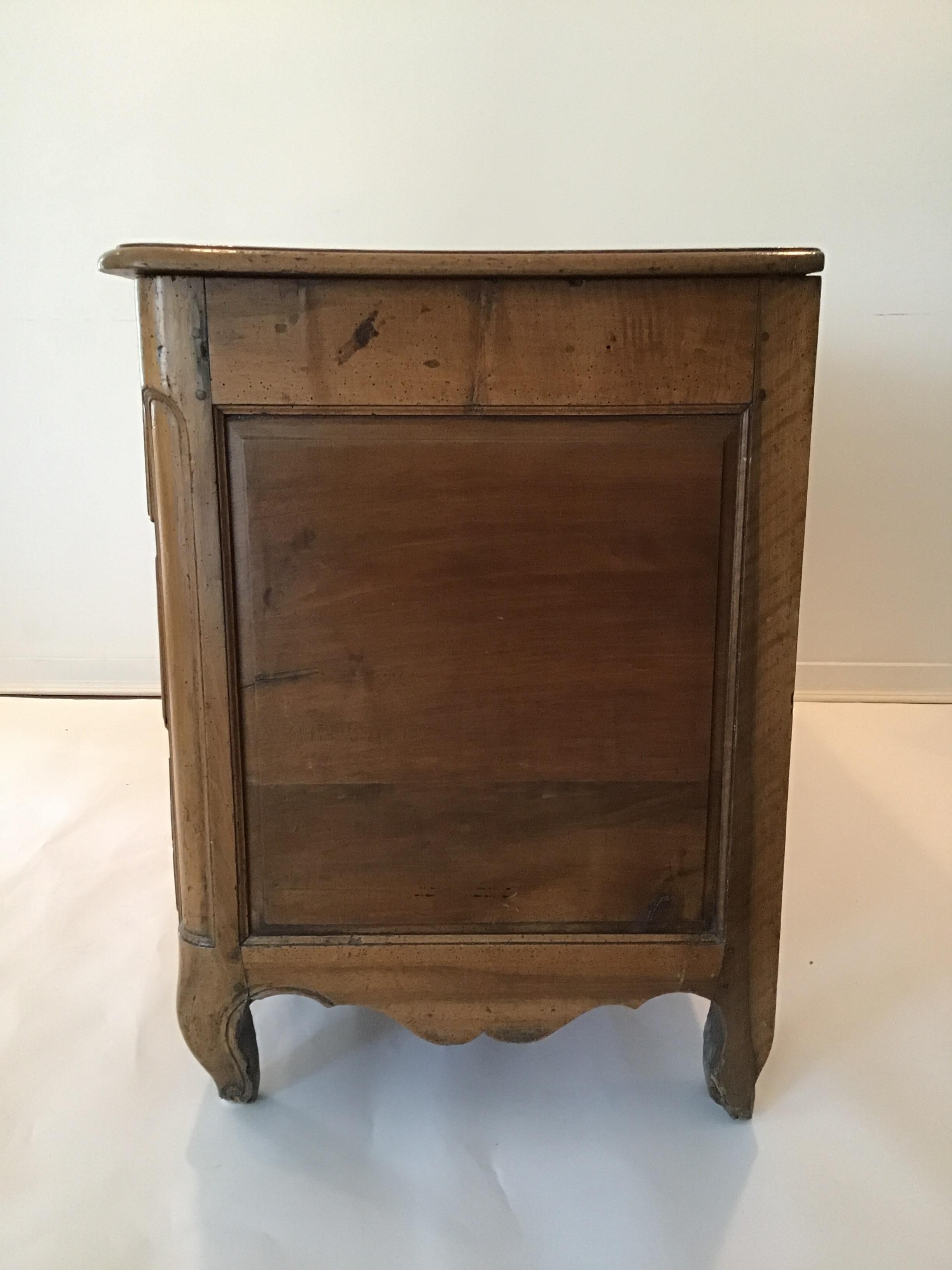 Wood 1840s French Provincial Louis XV Chest of Drawers For Sale