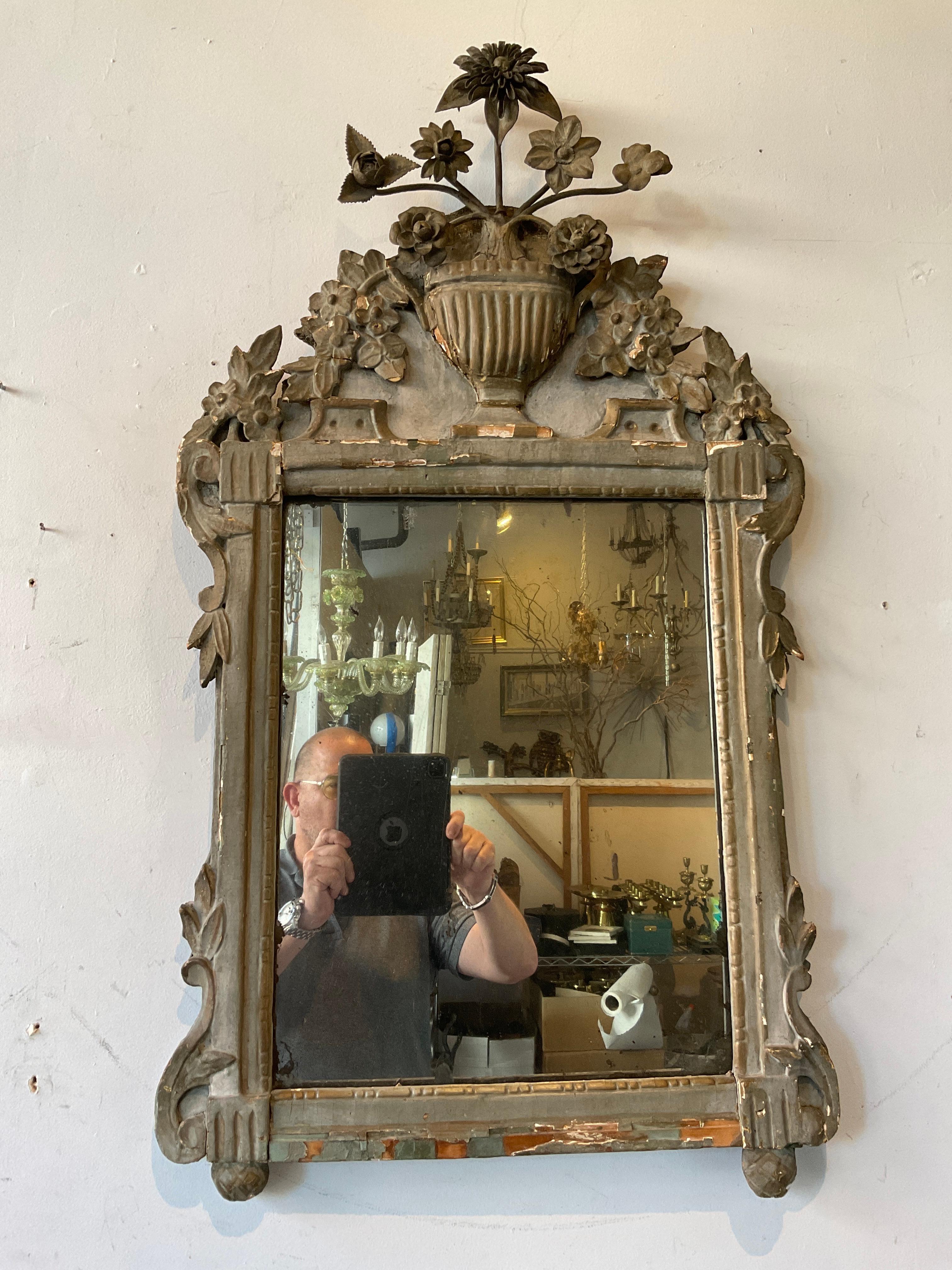 1840s  Grey Painted Carved Wood French Mirror With Metal Flowers In Good Condition In Tarrytown, NY