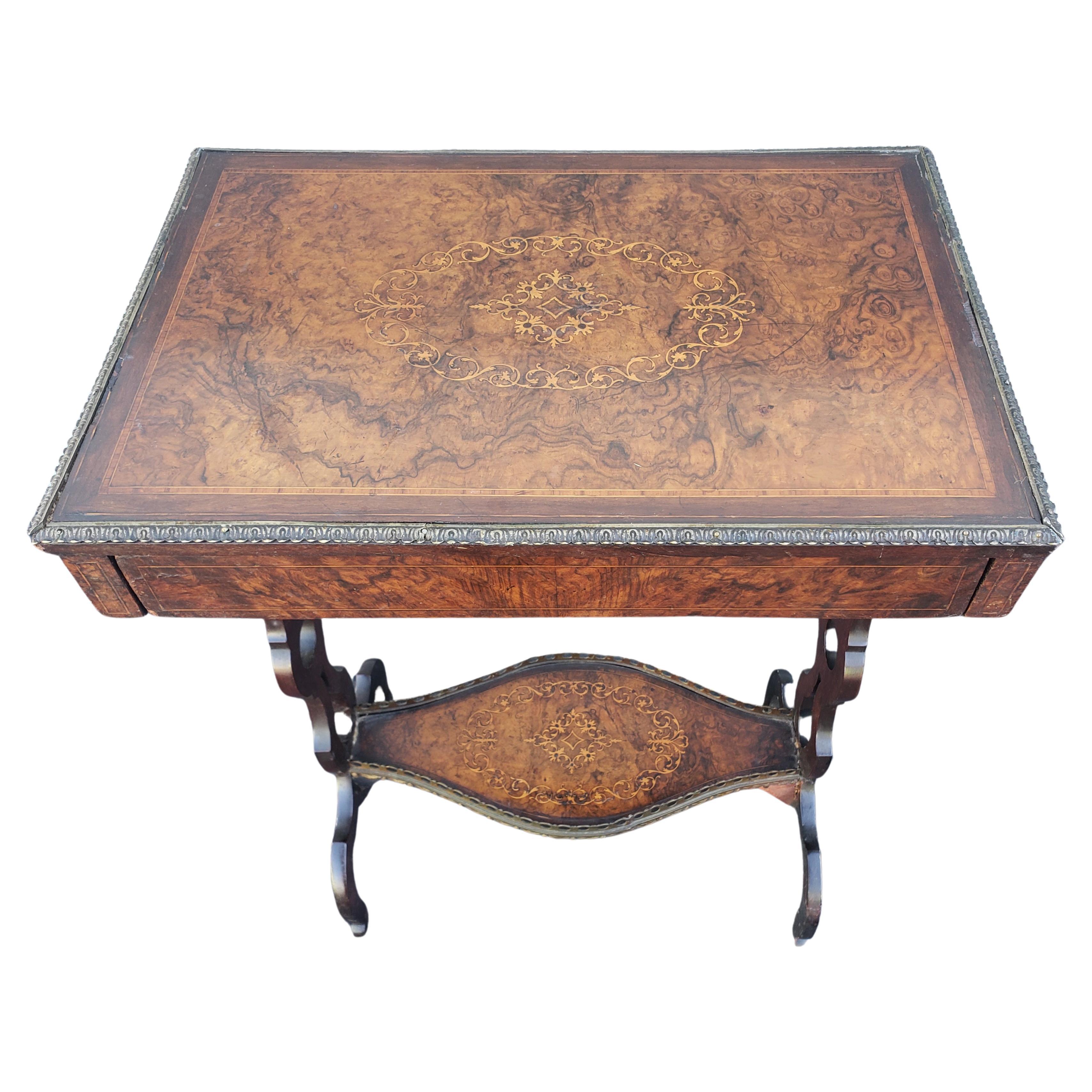 We are pleased to offer this gorgeous Antique English Sheraton tea table, side table, from the 1840s. This table is made of walnut wood, walnut veneer & banded Satinwood, featuring ae rectangular top and one dovetailed large drawer very clean and