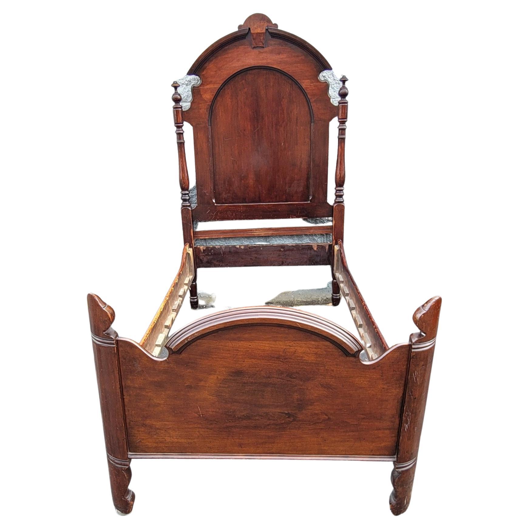 1840s Victorian Mahogany High Back Twin Bedsteads, a Pair For Sale 3