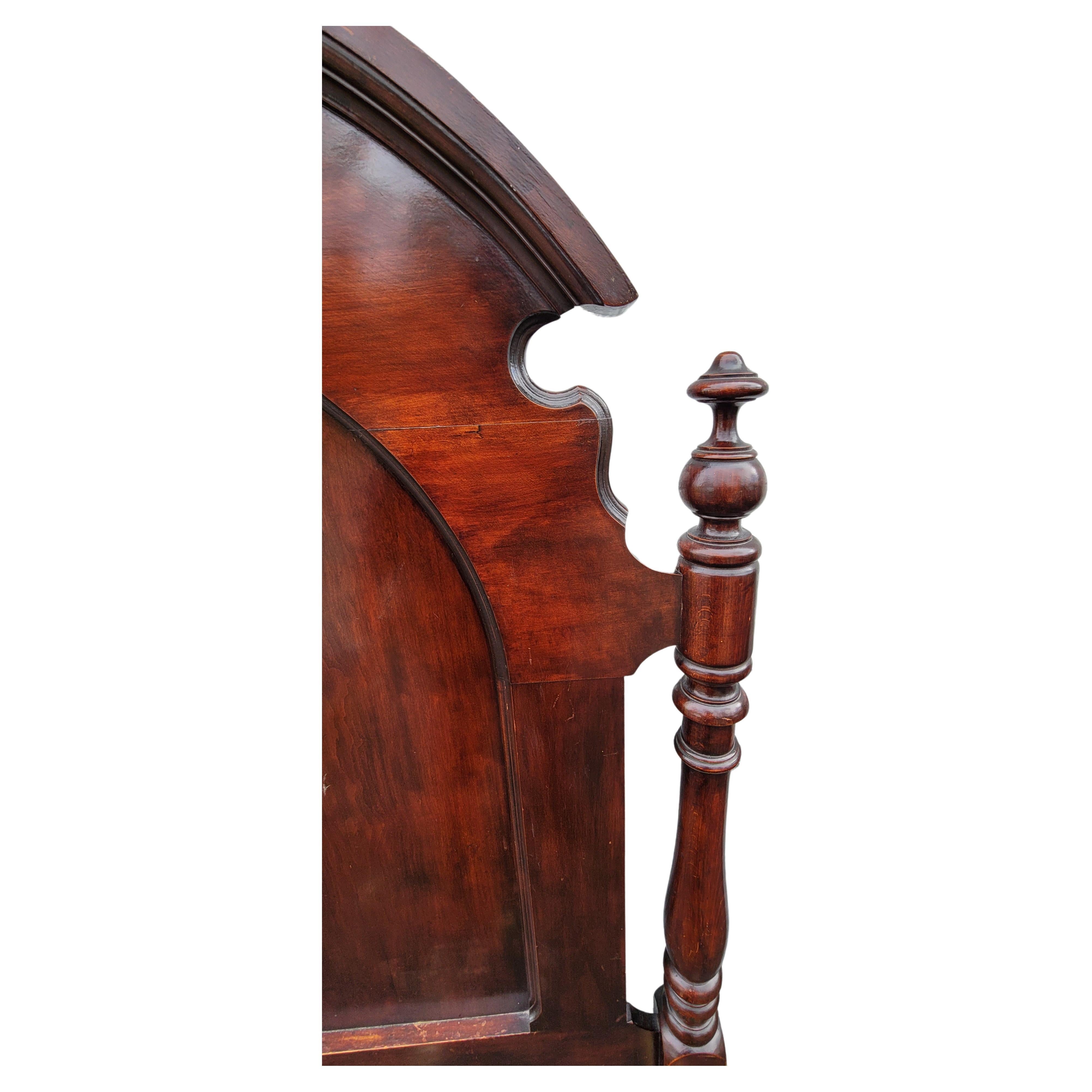 A rare pair 1860s Victorian Mahogany High Back head board Twin Bedsteads. Good antique condition.
Measures 41