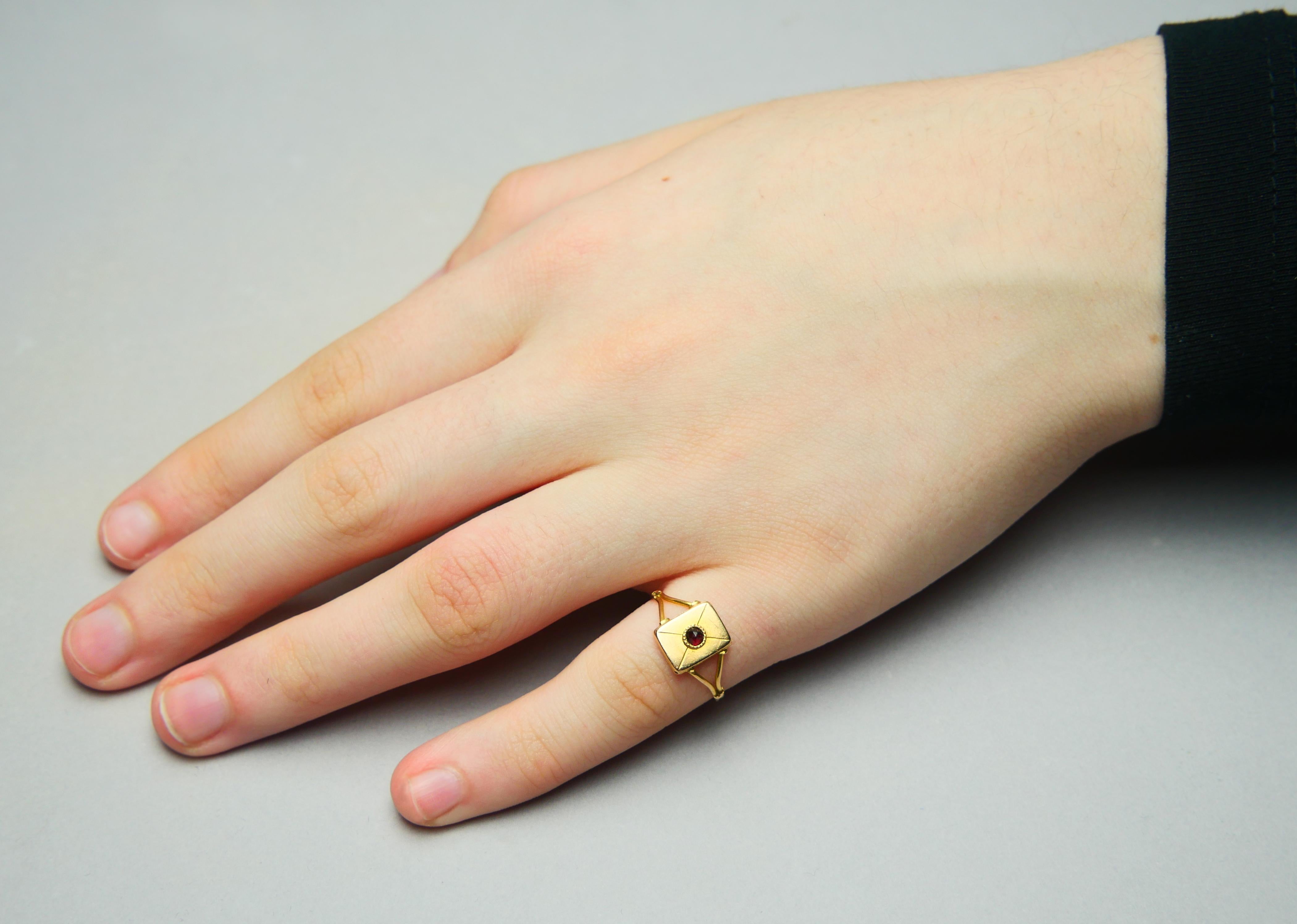 1841 Antique Poison Ring Garnet solid 18K Gold Ø 6.75 US / 1.4 gr 7