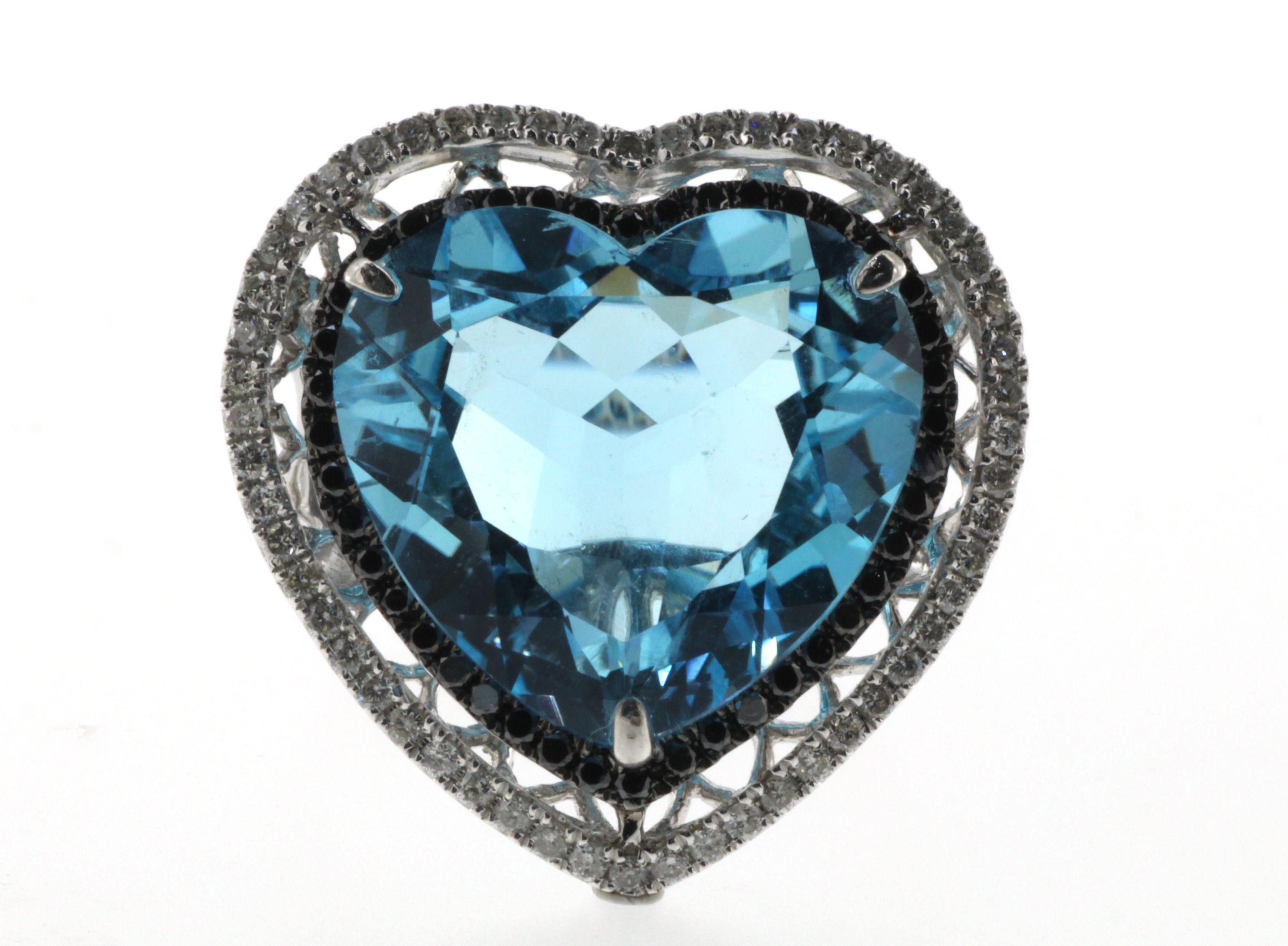 Te presentamos nuestro exquisito Anillo de Cóctel Vintage de Topacio Azul con Diamantes de Corte Corazón, una pieza impresionante que captura la esencia de la elegancia y el glamour. Elaborado en oro blanco de 18 quilates y oro negro rodiado, este