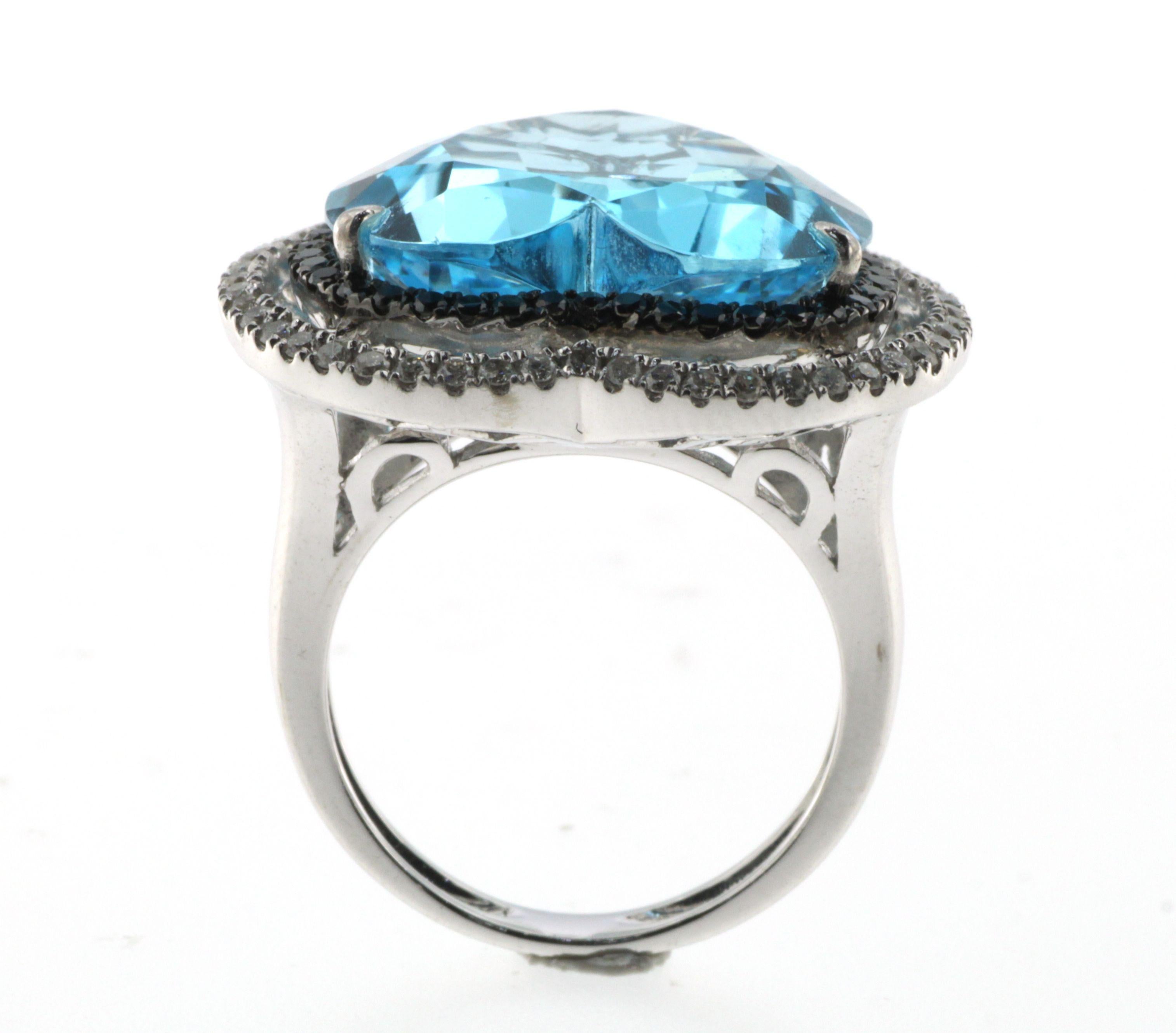 18.42Carat Blue Topaz Heart Cut Diamond Cocktail Ring in 18 Karat White Gold en venta 1