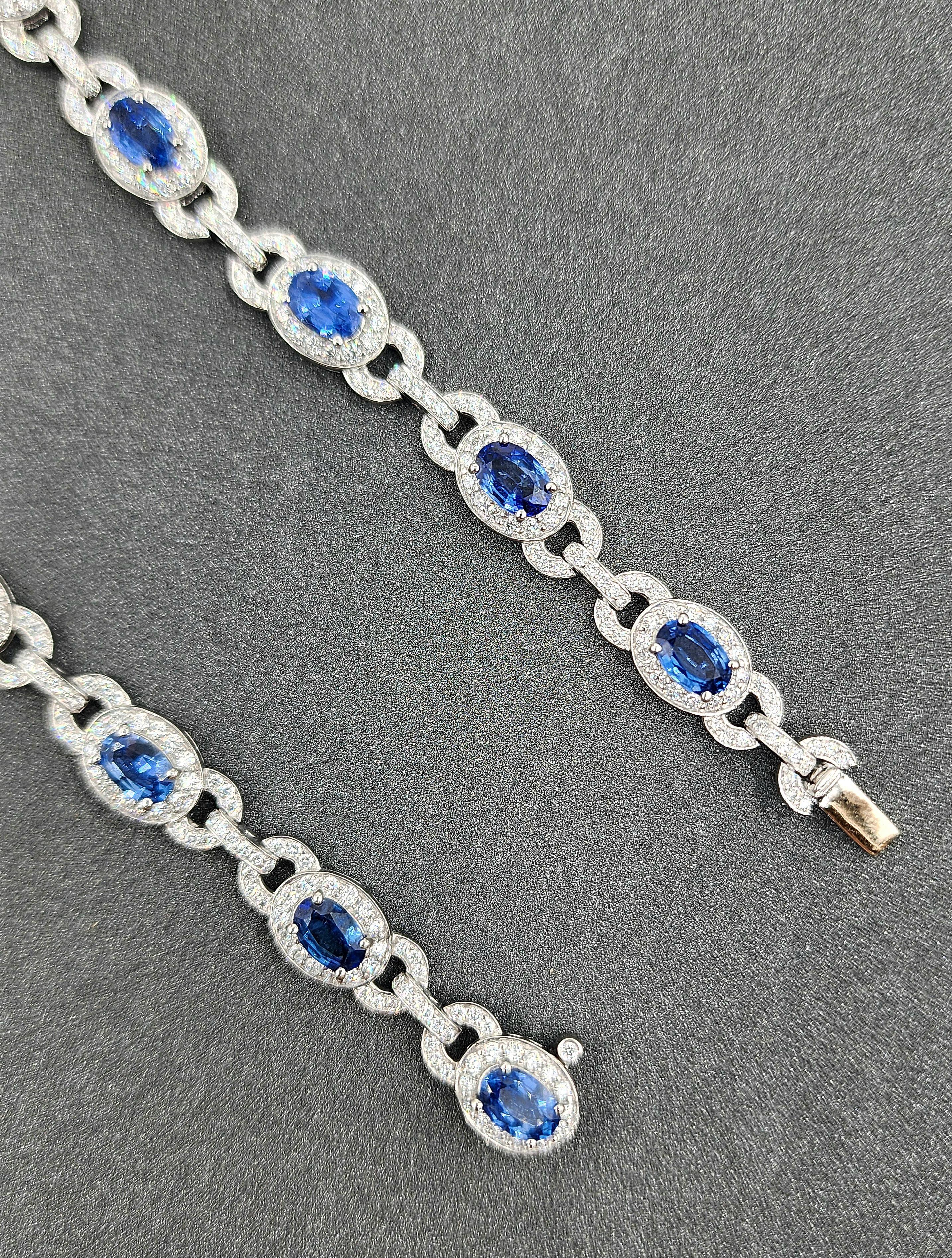 Oval Cut 18.35 ct Natural Sapphire & Diamond Necklace For Sale