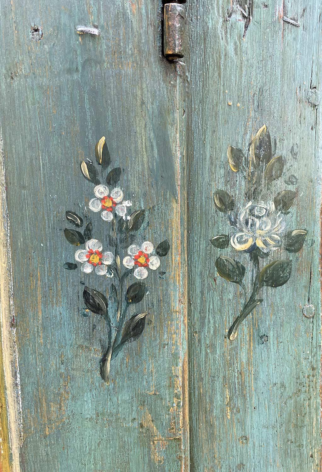 1843 Green Floral Painted Wardrobe, Dolomites Mountains In Good Condition In Albignasego, IT