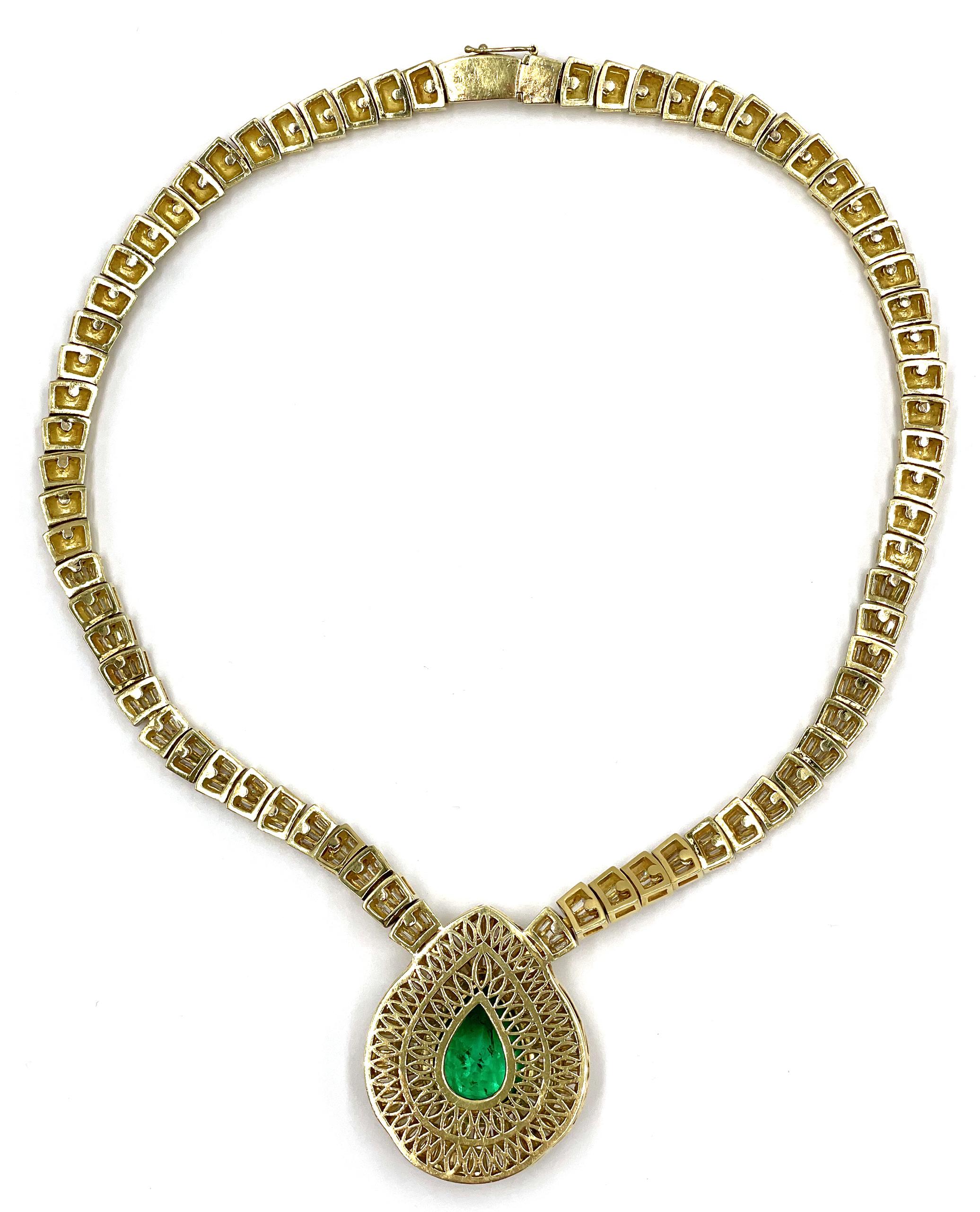 Pear Cut Pear Shape Colombian Emerald Necklace - 18.44 Carat - 18k Yellow Gold For Sale