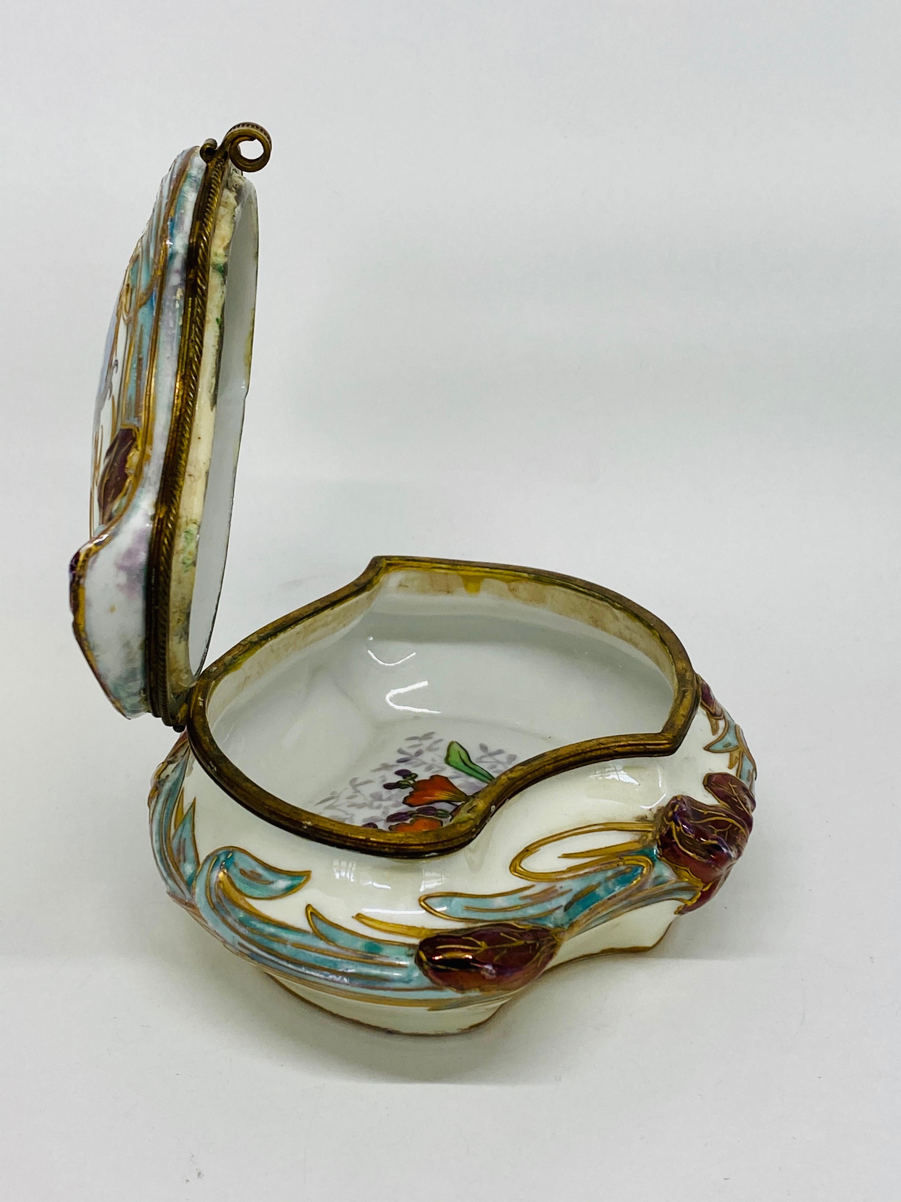 1844er Jahre viktorianische Sevres-Porzellan- und Bronzeschachtel für dekorativen Schmuck aus den 1844er Jahren im Angebot 8