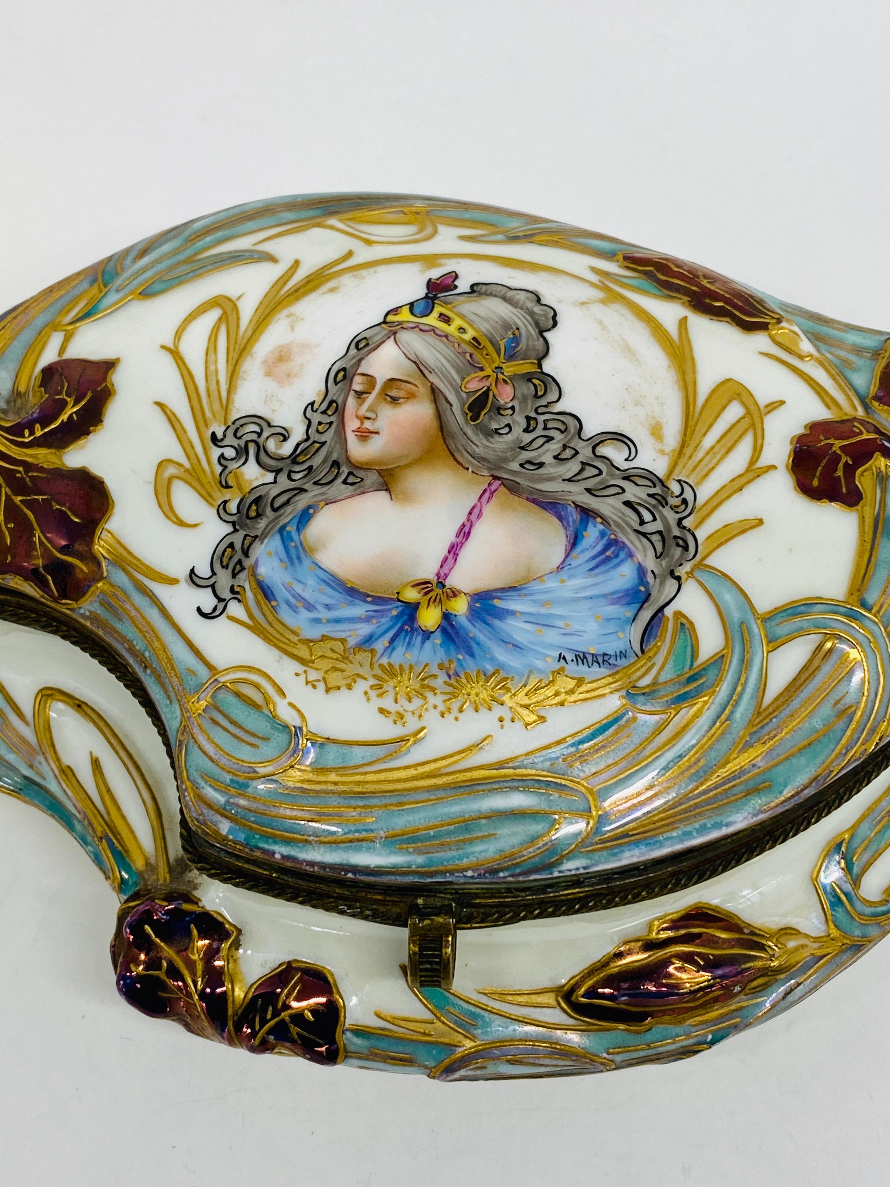 Boîte à bijoux décorative française victorienne en porcelaine de Sèvres et bronze des années 1844 en vente 9