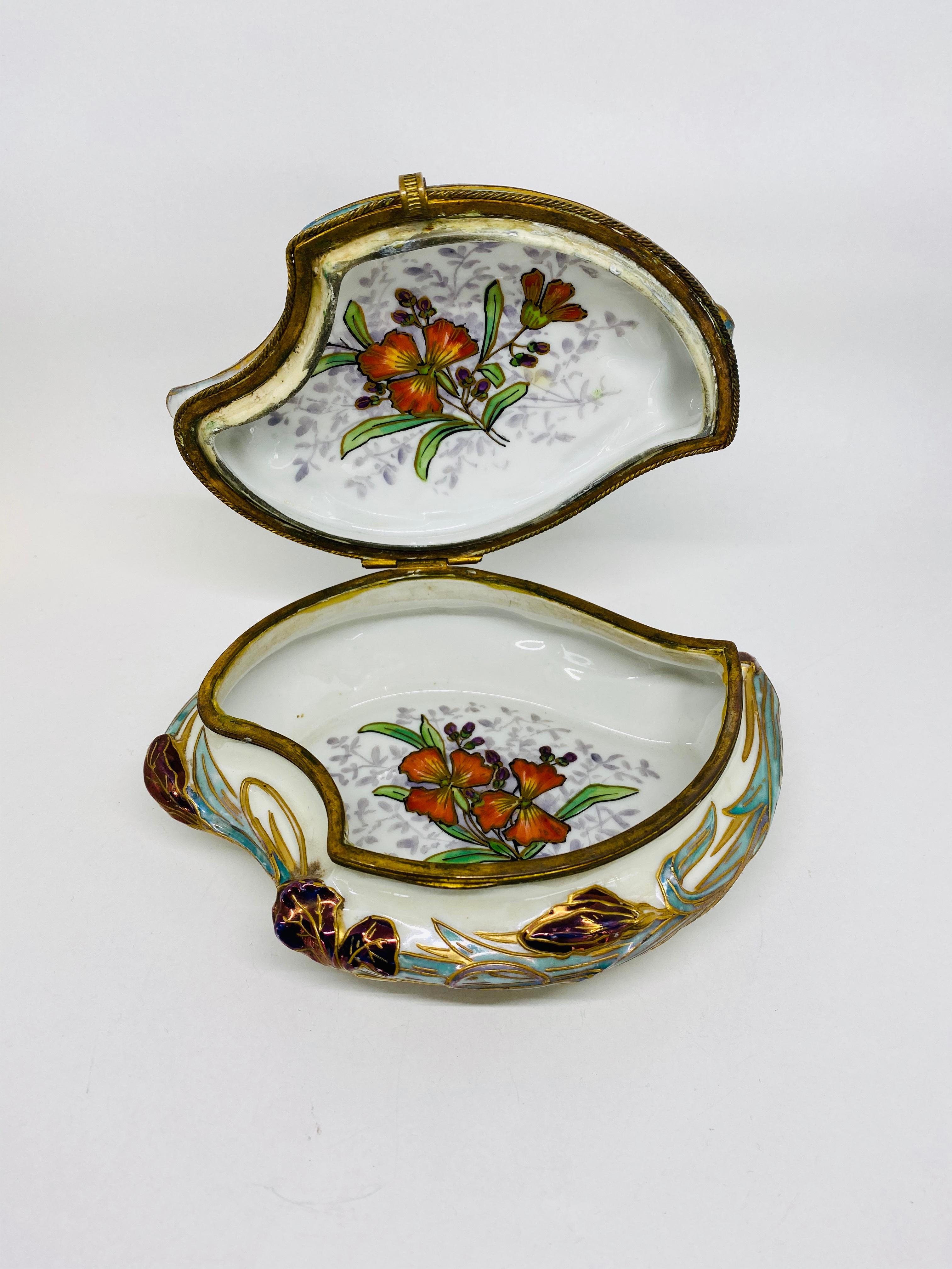 1844er Jahre viktorianische Sevres-Porzellan- und Bronzeschachtel für dekorativen Schmuck aus den 1844er Jahren im Angebot 3