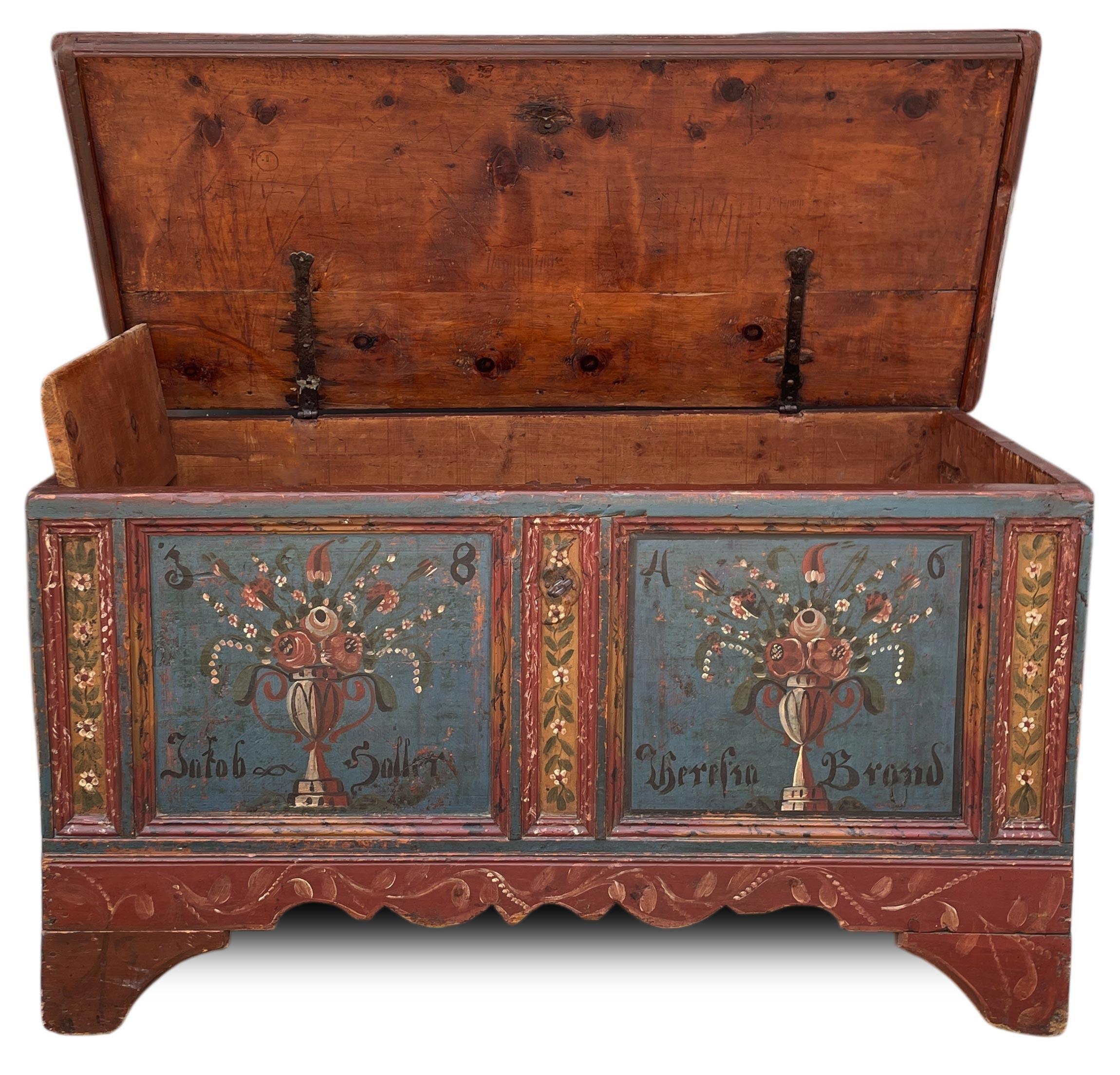 1846 Alpenblau geblümte Deckentruhe (Italian) im Angebot