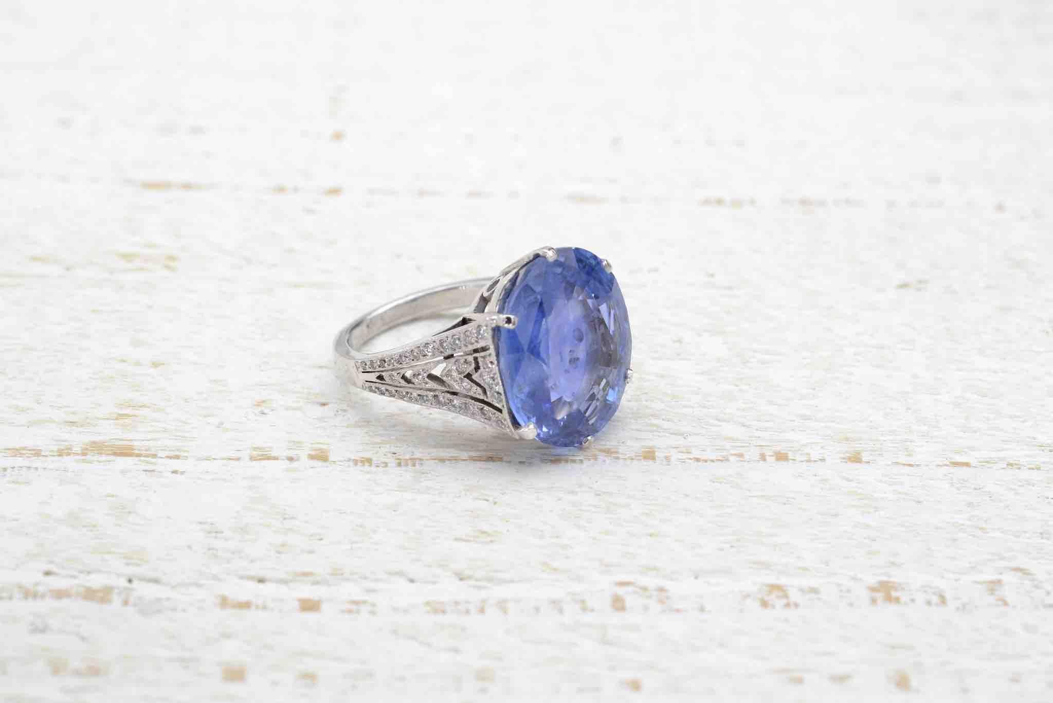 Oval Cut 18.47 Carats Ceylon Sapphire Ring in Platinum For Sale