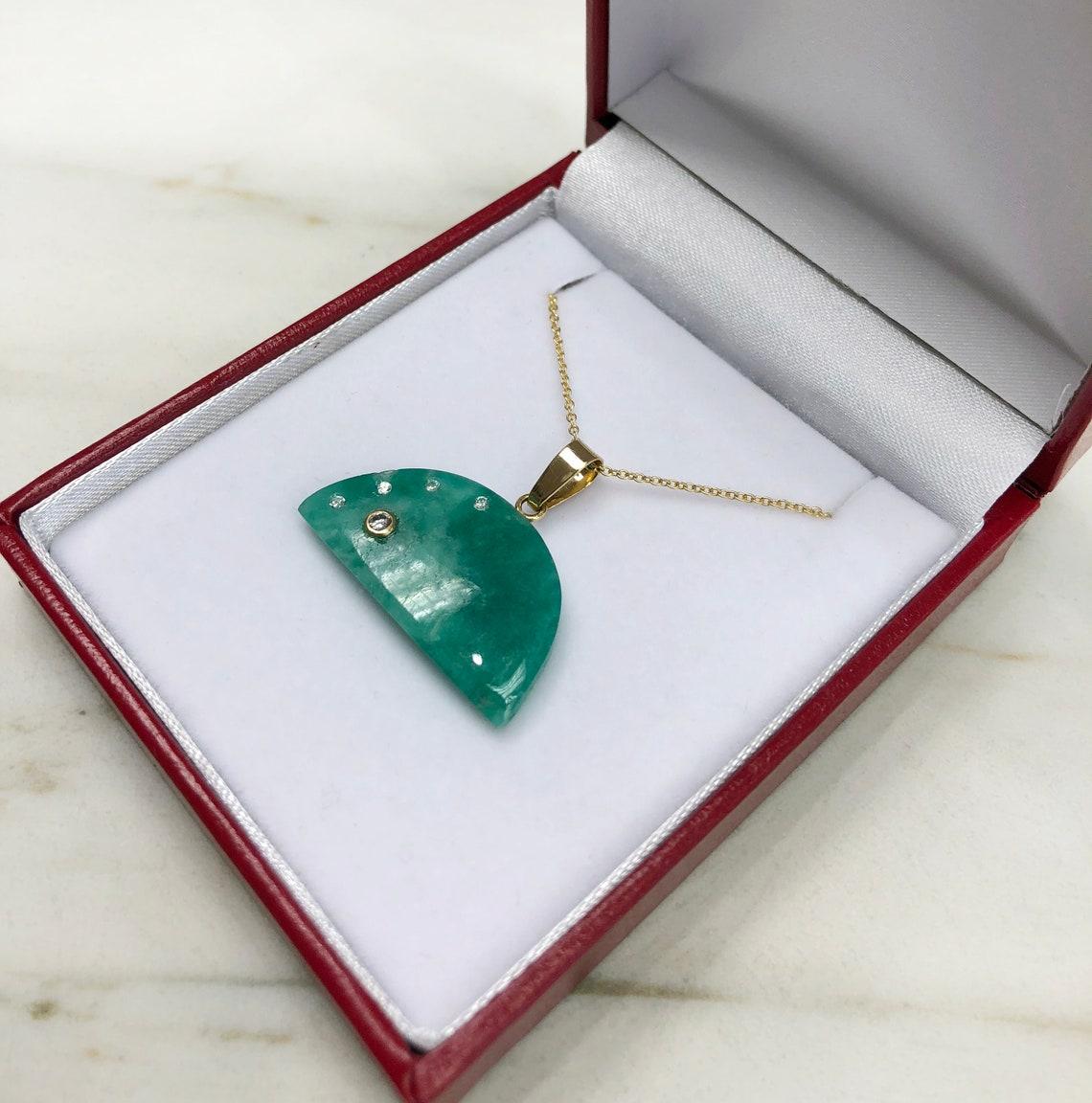 Modern 18.47cts Colombian Emerald & Diamond Solitaire Pendant Necklace 14k Raw Emerald For Sale