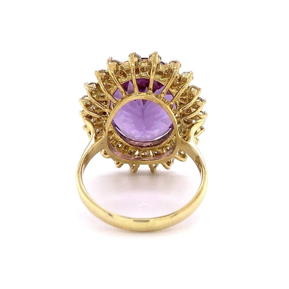 18.48 Carat Oval Amethyst and Diamond Gold Statement Vintage Cocktail Ring In Excellent Condition For Sale In Montreal, QC