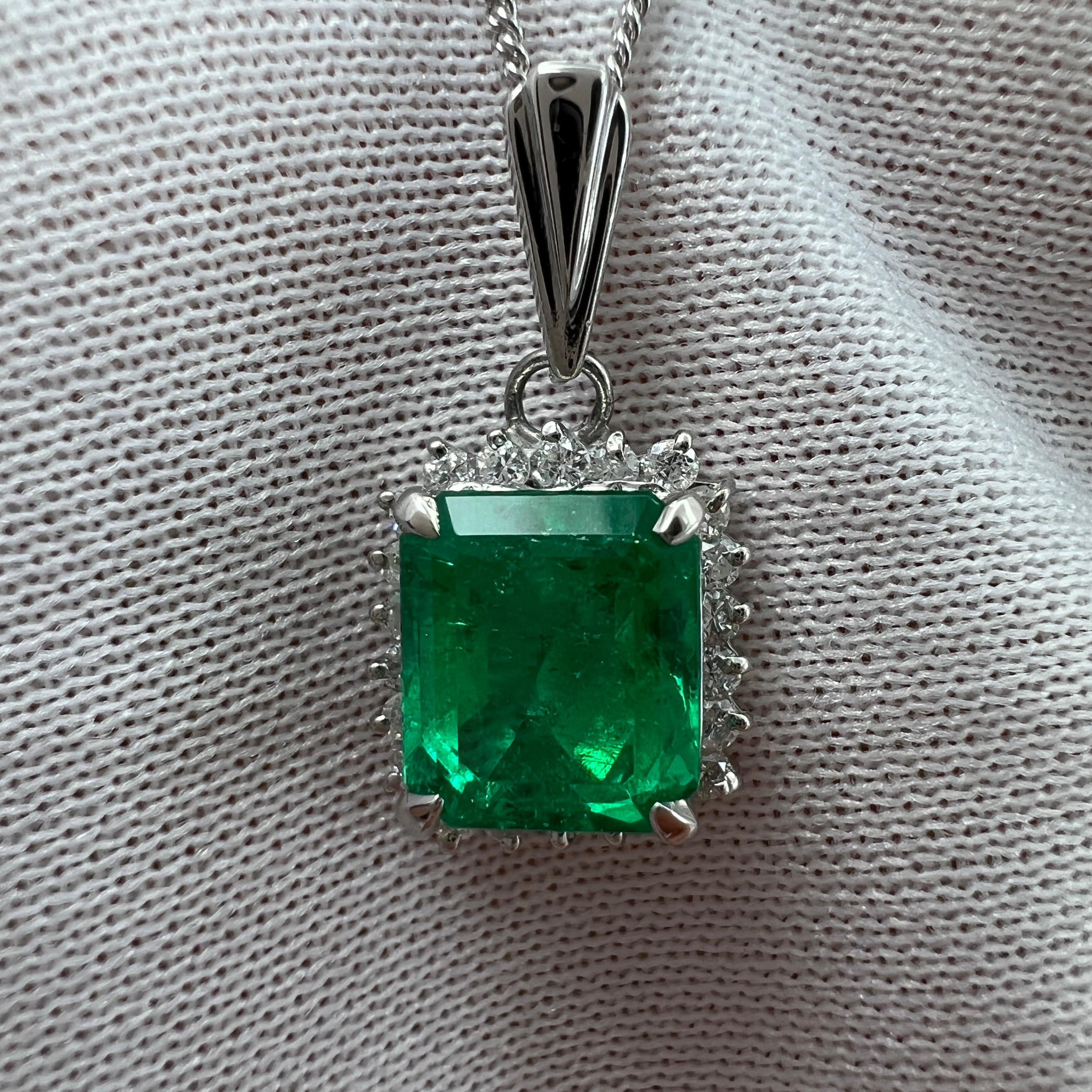 1.84ct Vivid Green Colombian Emerald and Diamond Platinum Halo Pendant Necklace In Excellent Condition In Birmingham, GB
