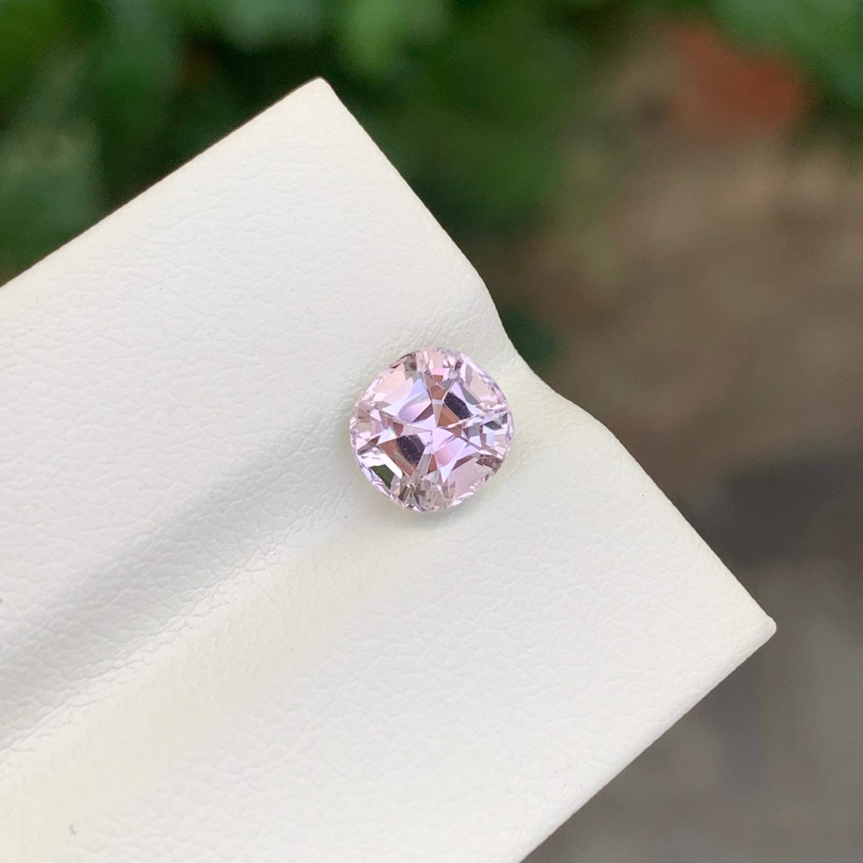 Tourmaline rose clair facettée

Poids : 1,85 carat
Dimension : 7,2 x 6,9 x 5,5 mm
Couleur : Rose clair 
Traitement : Non
Certificat : Sur demande du client
Forme : Coussin


La tourmaline est une pierre précieuse captivante connue pour sa