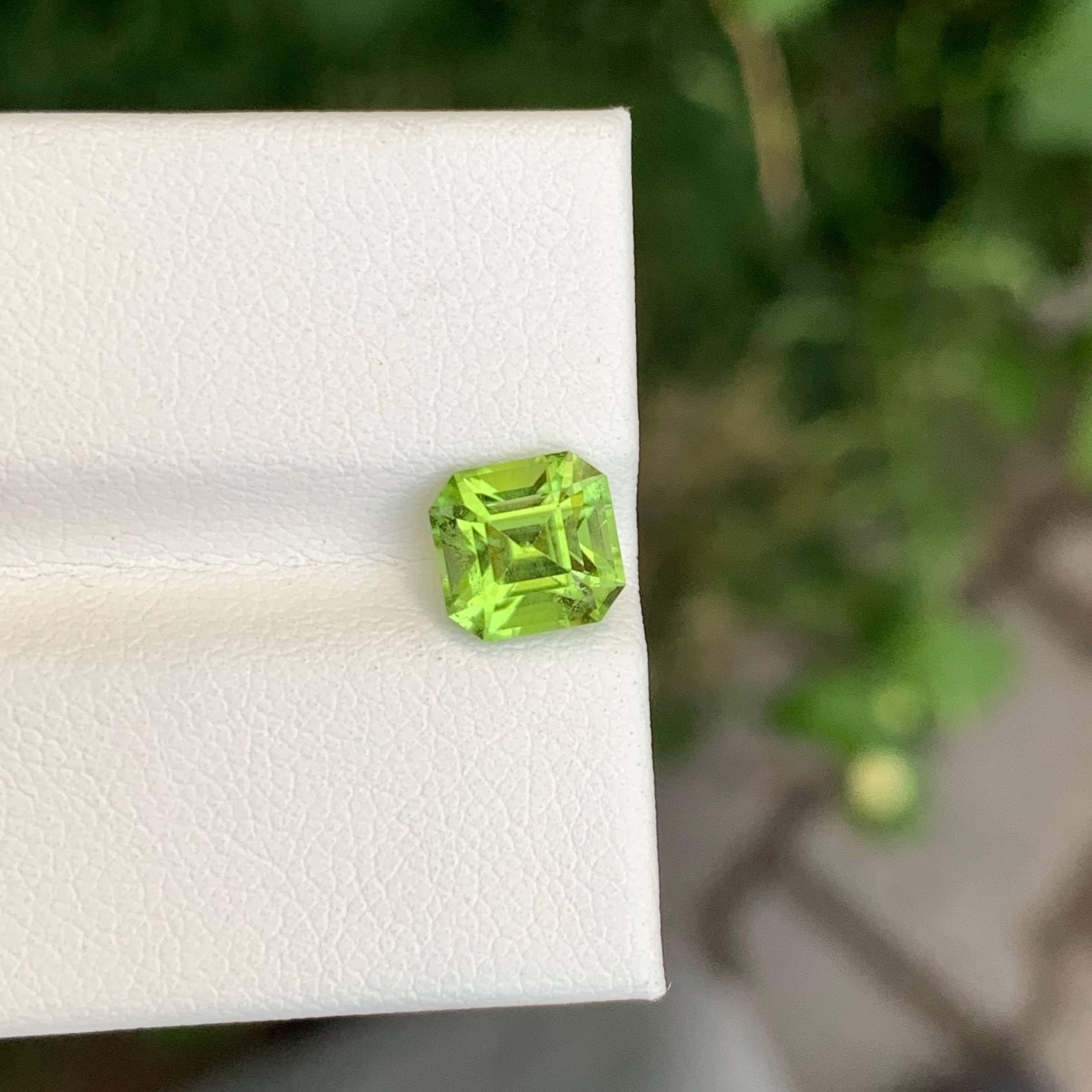 1,85 Karat Apfelgrüner Peridot Stein Asscher Schliff Natürlicher Pakistanischer Edelstein im Angebot 1