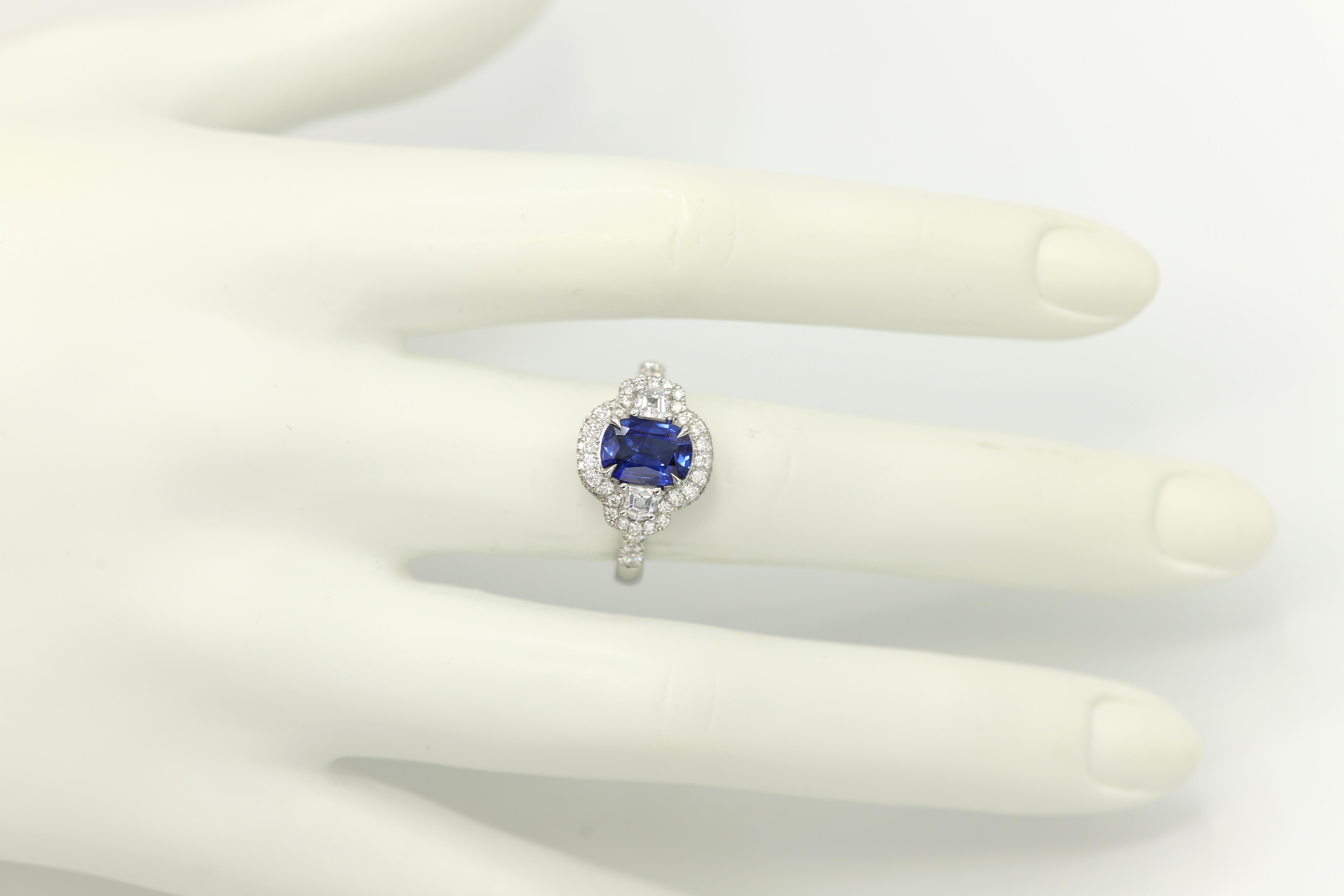 1.85 Carat Blue Sapphire and Trapezoid Diamonds Platinum Statement Sapphire Ring In New Condition In Brooklyn, NY